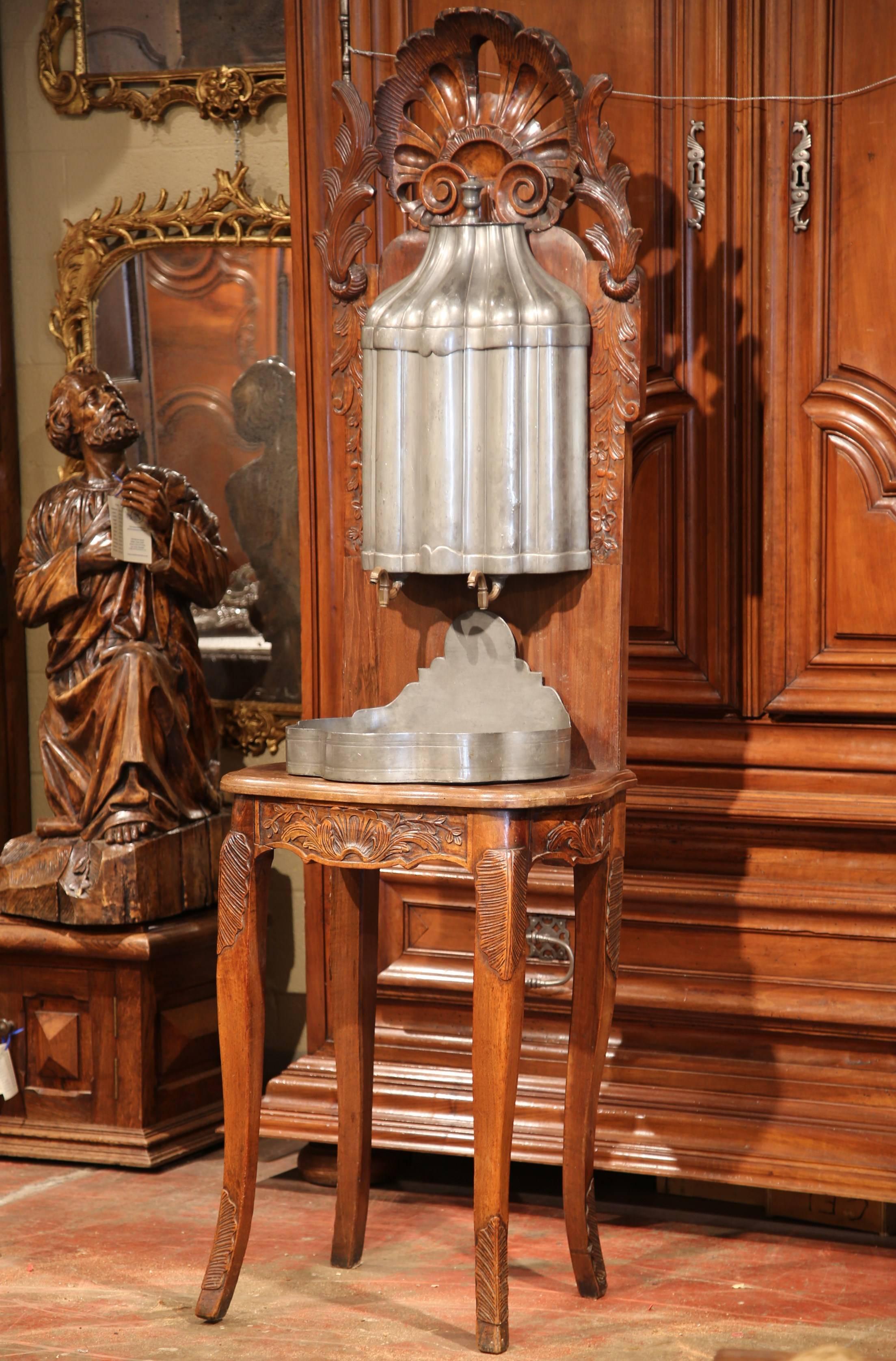 18th Century French Louis XV Carved Walnut and Pewter Fountain Lavabo on Stand For Sale 2
