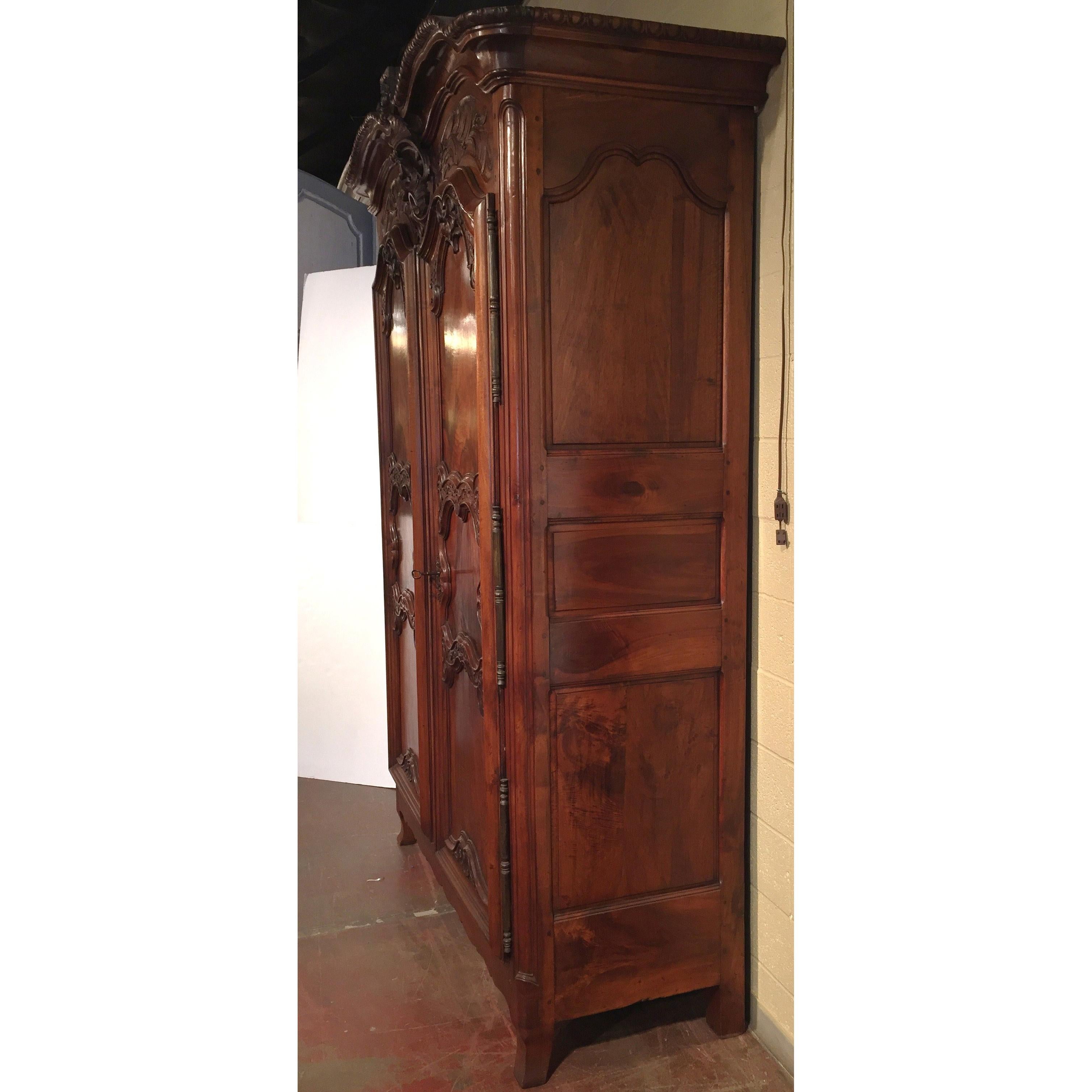 18th Century French Louis XV Carved Walnut Armoire from Lyon For Sale 5
