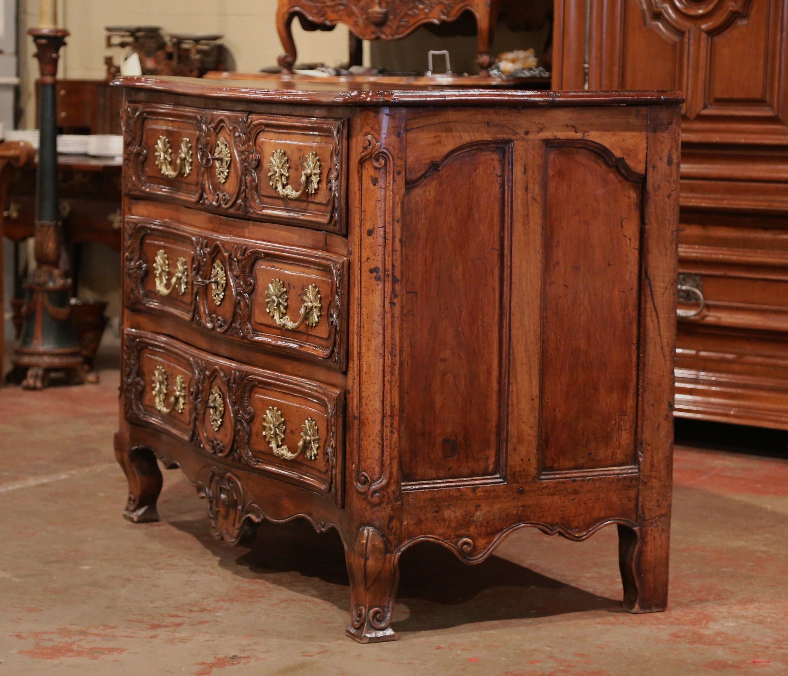 18th Century French Louis XV Carved Walnut Bombe Chest of Drawers from Lyon 6