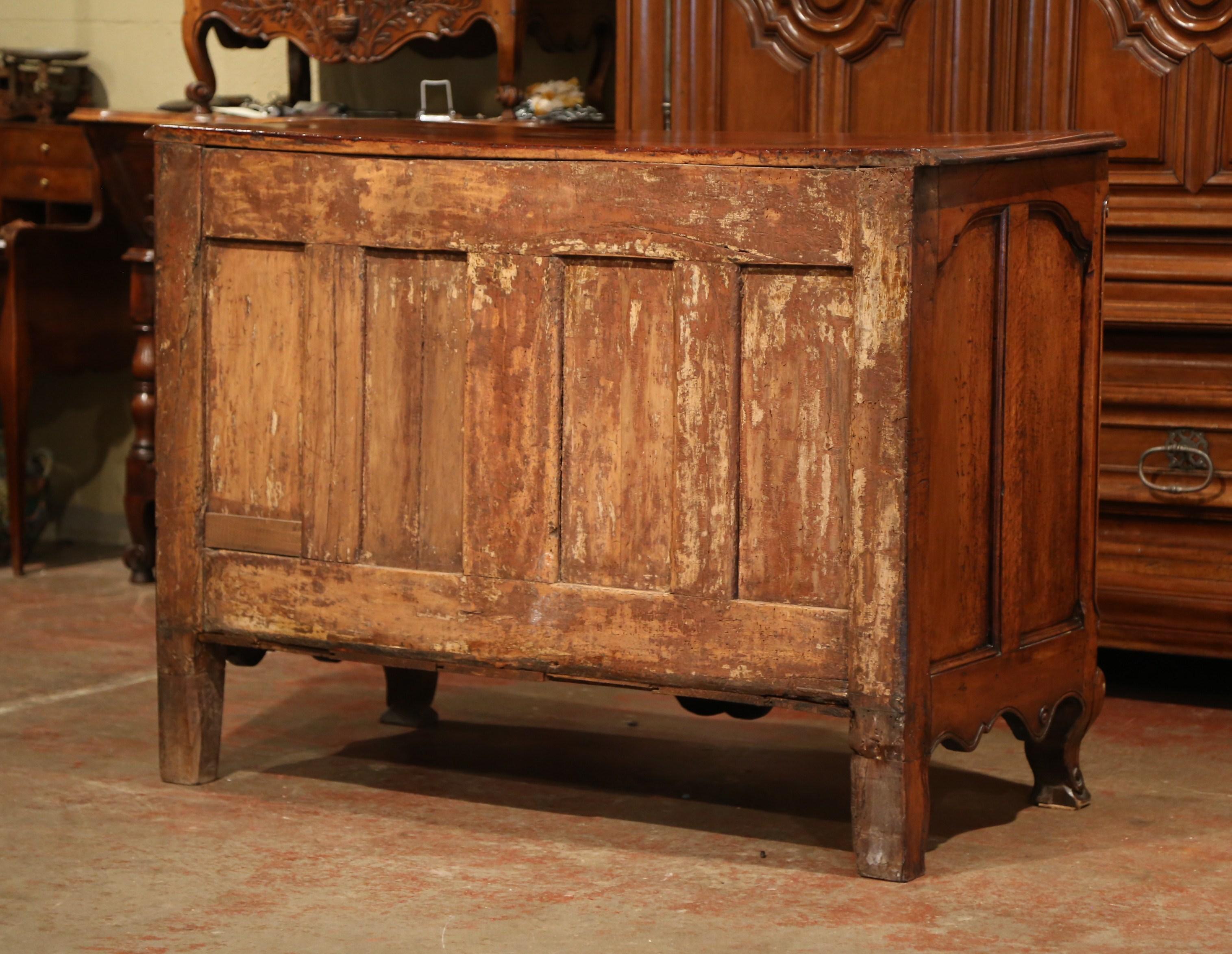 18th Century French Louis XV Carved Walnut Bombe Chest of Drawers from Lyon 7