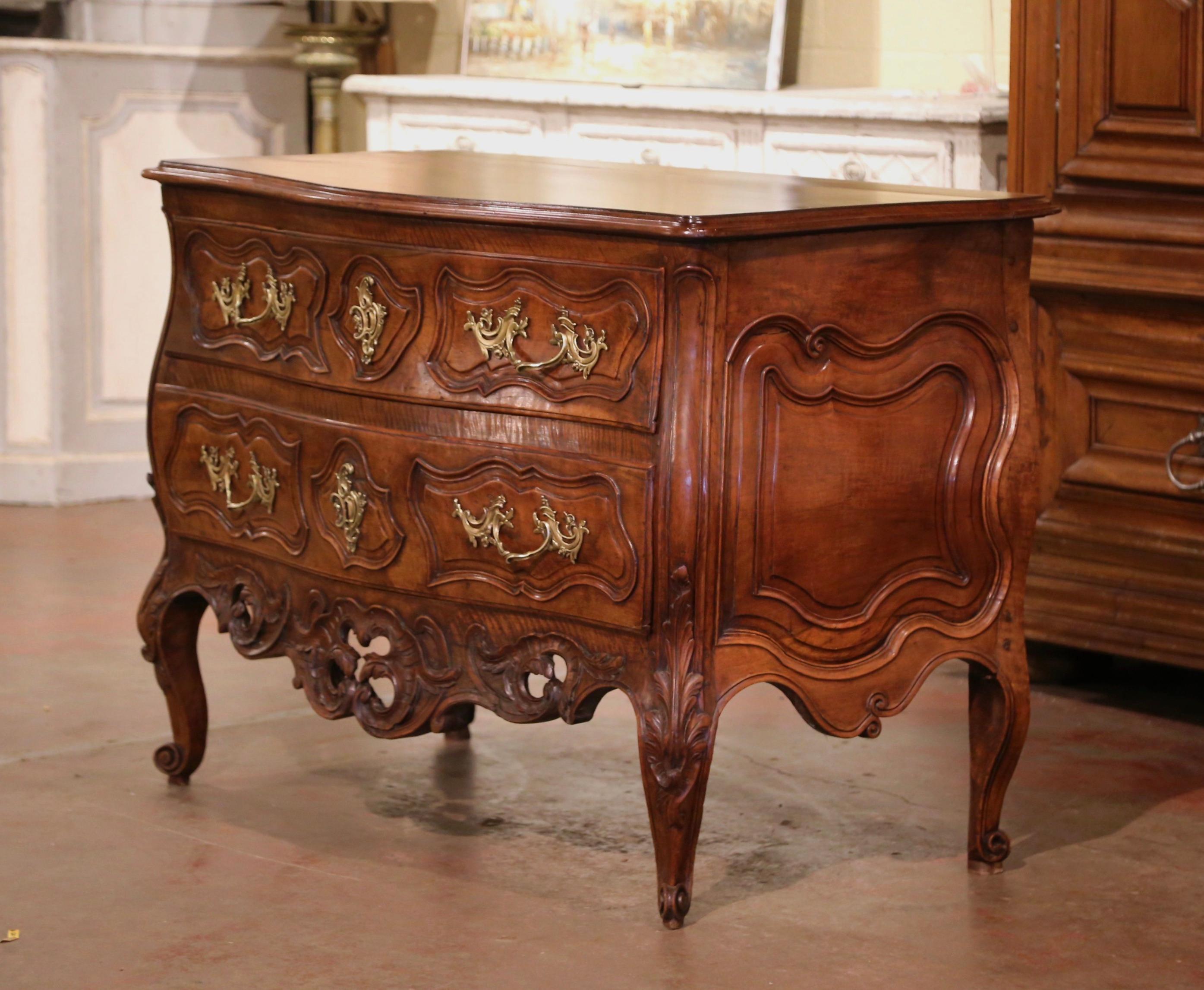 18th Century French Louis XV Carved Walnut Bombe Two-Drawer Commode from Nimes  For Sale 7