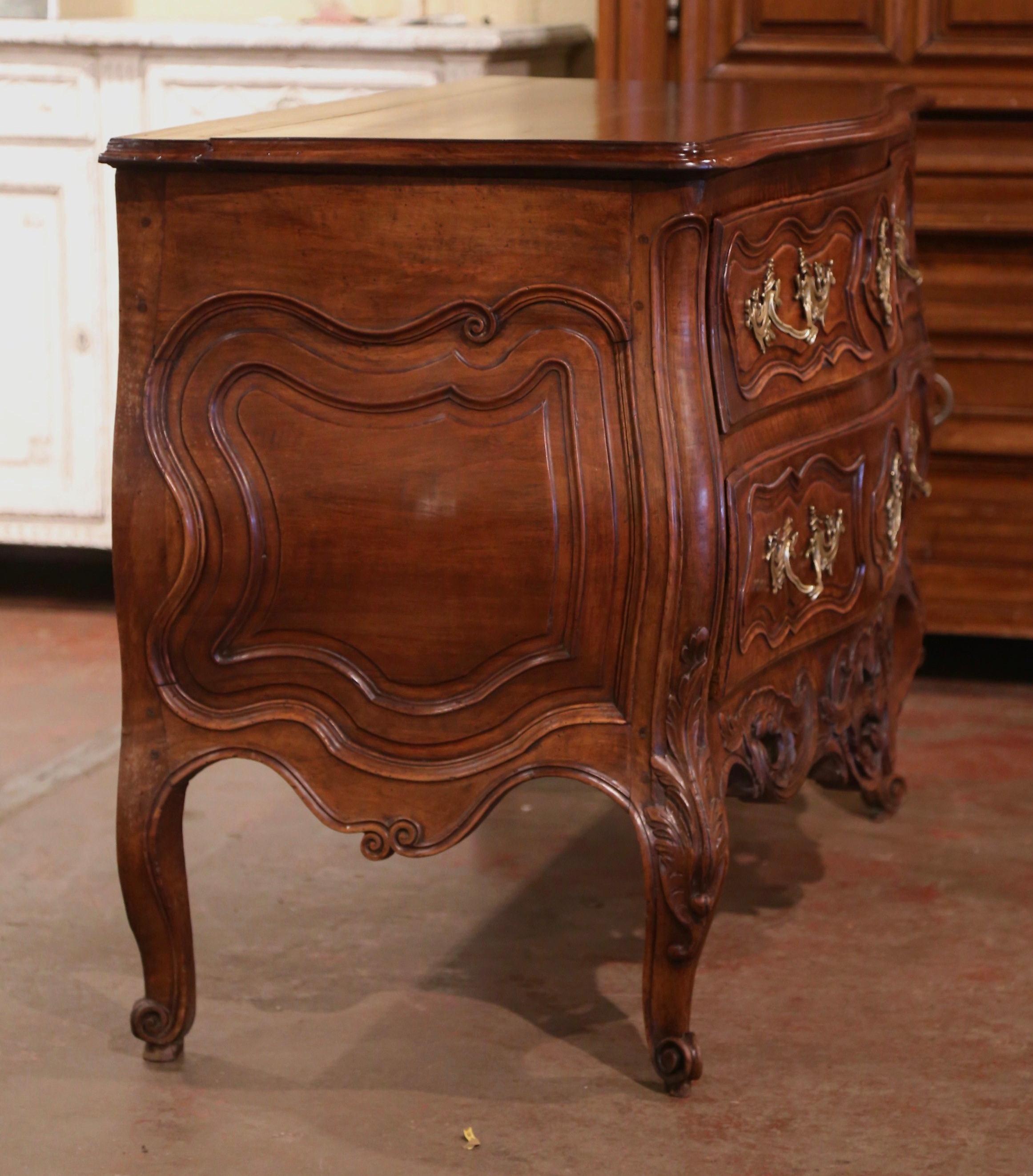 18th Century French Louis XV Carved Walnut Bombe Two-Drawer Commode from Nimes  For Sale 8