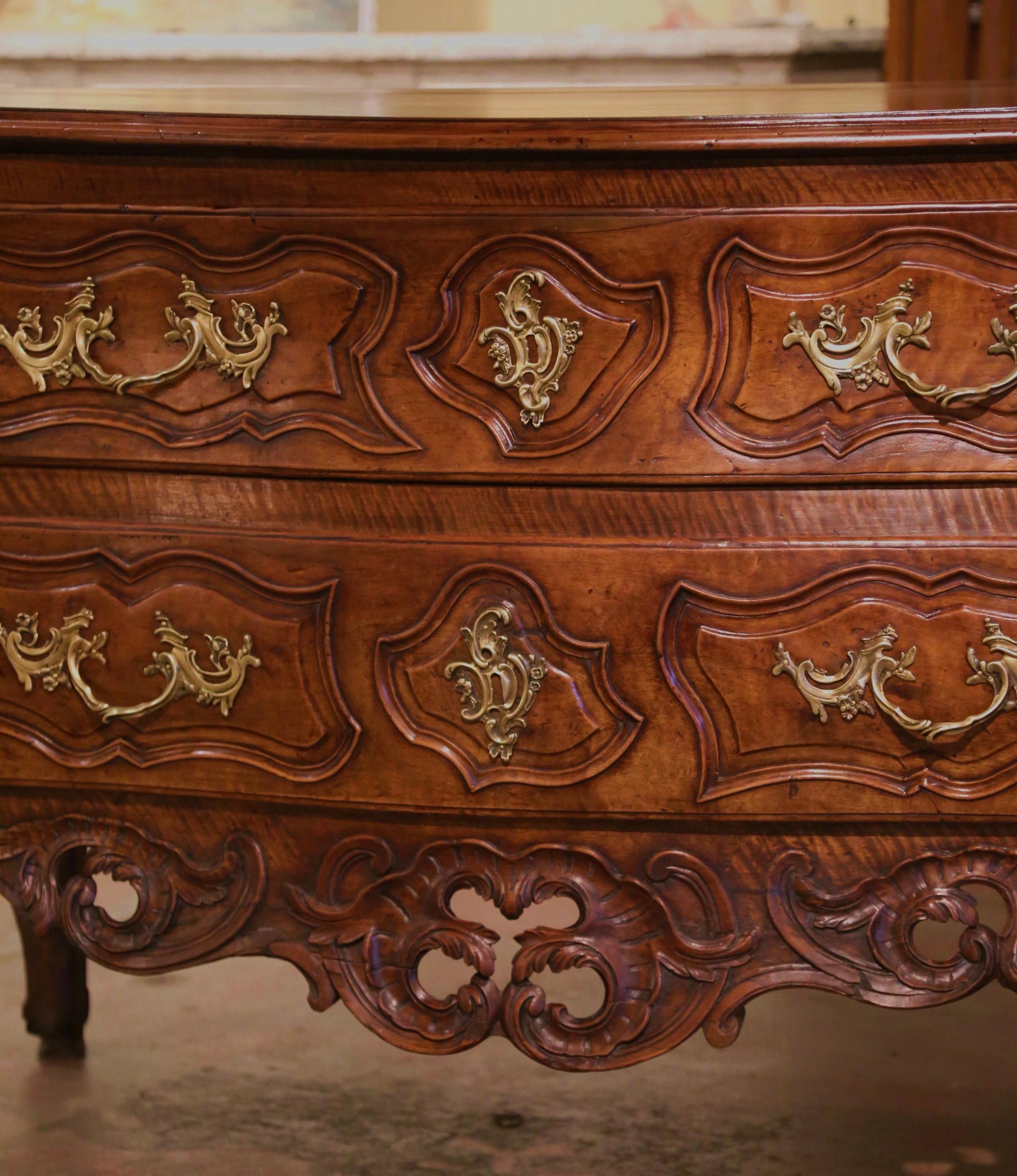 18th Century French Louis XV Carved Walnut Bombe Two-Drawer Commode from Nimes  For Sale 1
