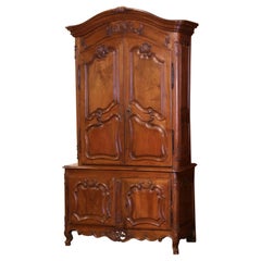 Buffet Louis XV du 18ème siècle en noyer sculpté Deux Corps de Provence
