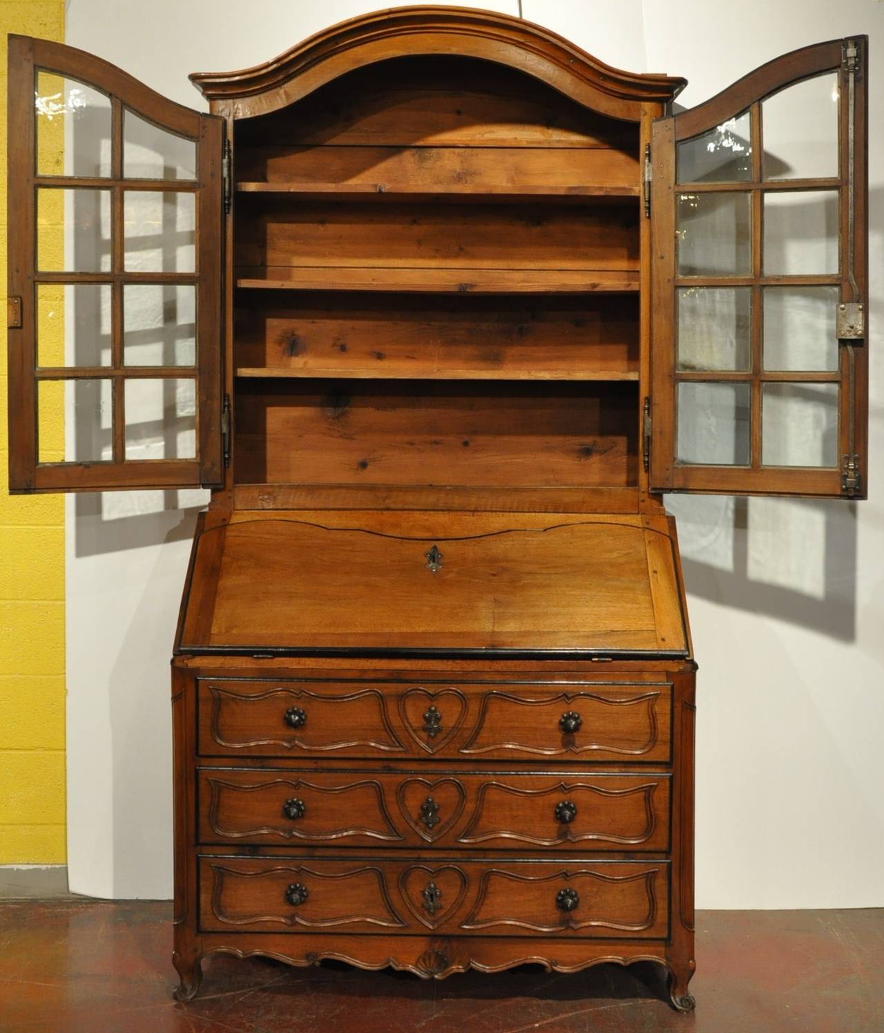 18th Century French Louis XV Carved Walnut Secretary Desk Display Bookcase In Excellent Condition In Dallas, TX