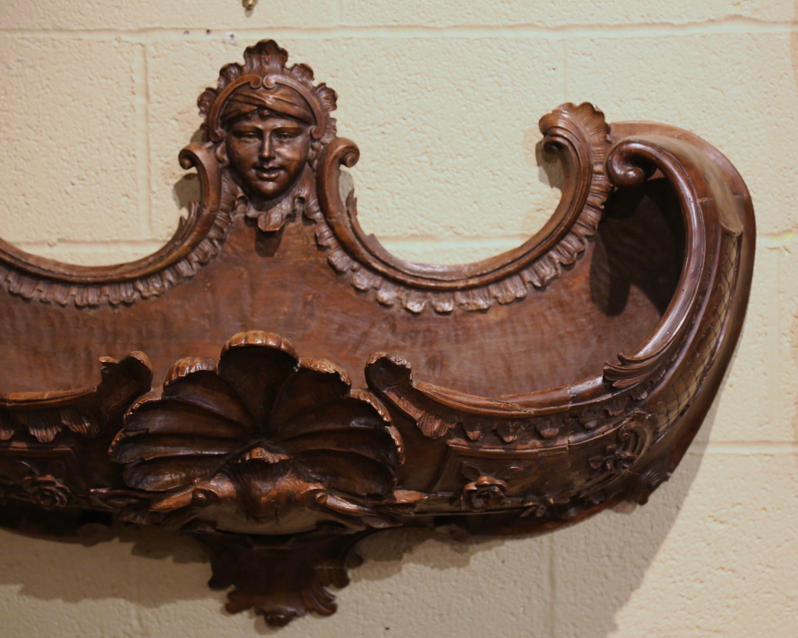 18th Century French Louis XV Carved Walnut Wall Jardiniere with Shell Motif For Sale 6