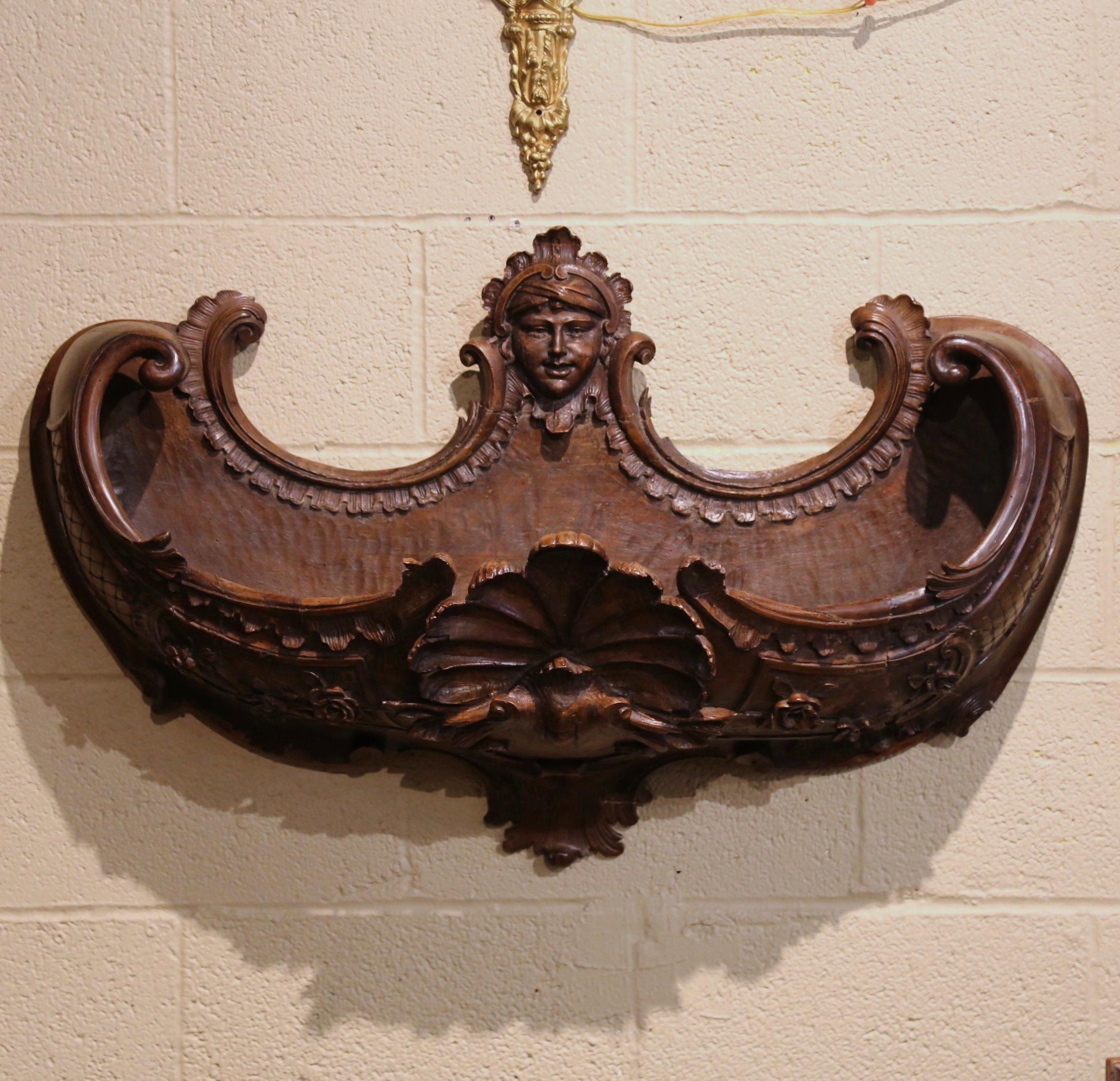 18th Century French Louis XV Carved Walnut Wall Jardiniere with Shell Motif For Sale 3
