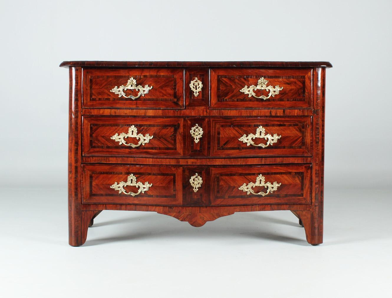 18th Century French Louis XV Chest of Drawers, Palisander, 1740s For Sale 7