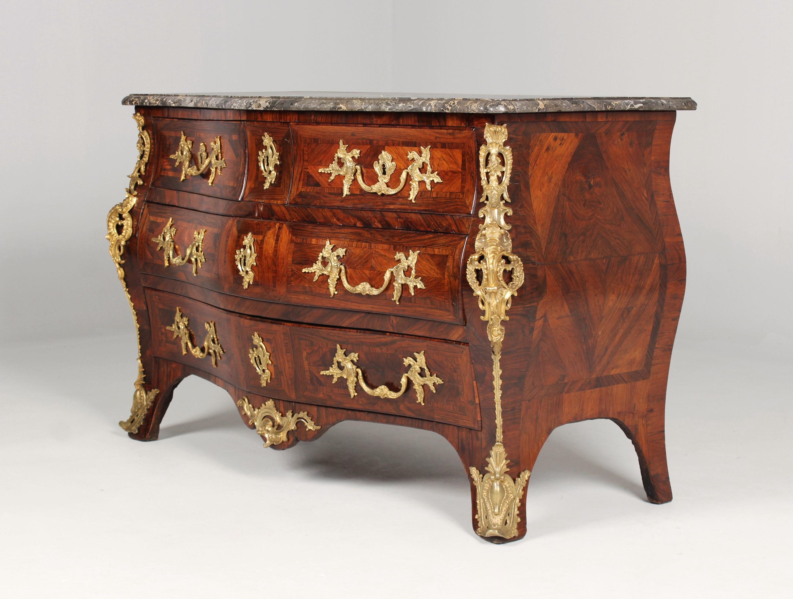 Antique Louis XV chest of drawers with fire-gilt fittings

Paris around 1750

Dimensions: H x W x D: 85 x 132 x 64 cm

Description:
Very beautifully crafted and absolutely collectible French chest of drawers from the mid-18th century with fittings
