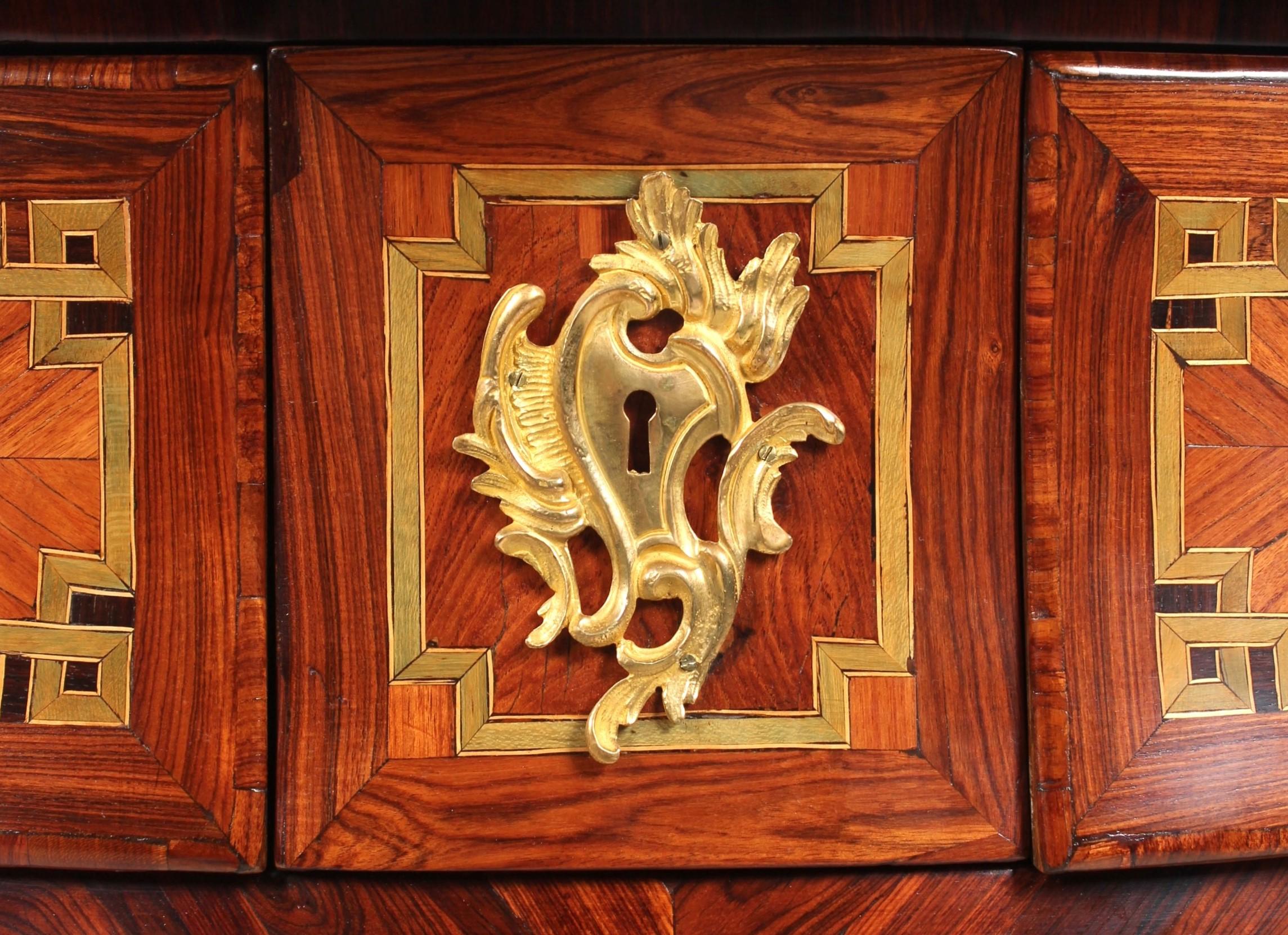 18th Century French Louis XV Chest, Rosewood, Ormolu, Stamped N.PETIT, c. 1765 In Good Condition In Greven, DE