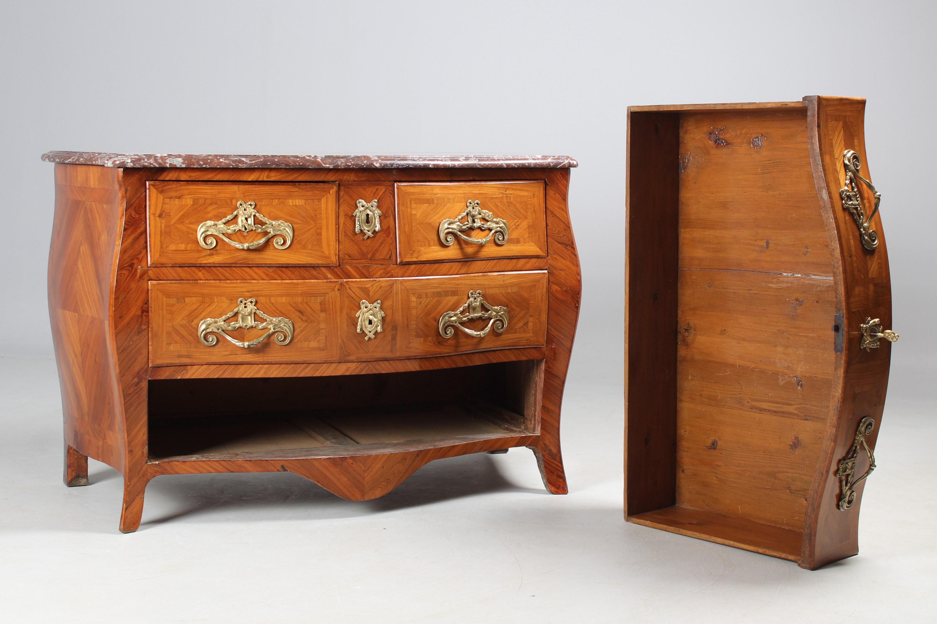 18th Century French Louis XV Commode, Chest of Drawers For Sale 8