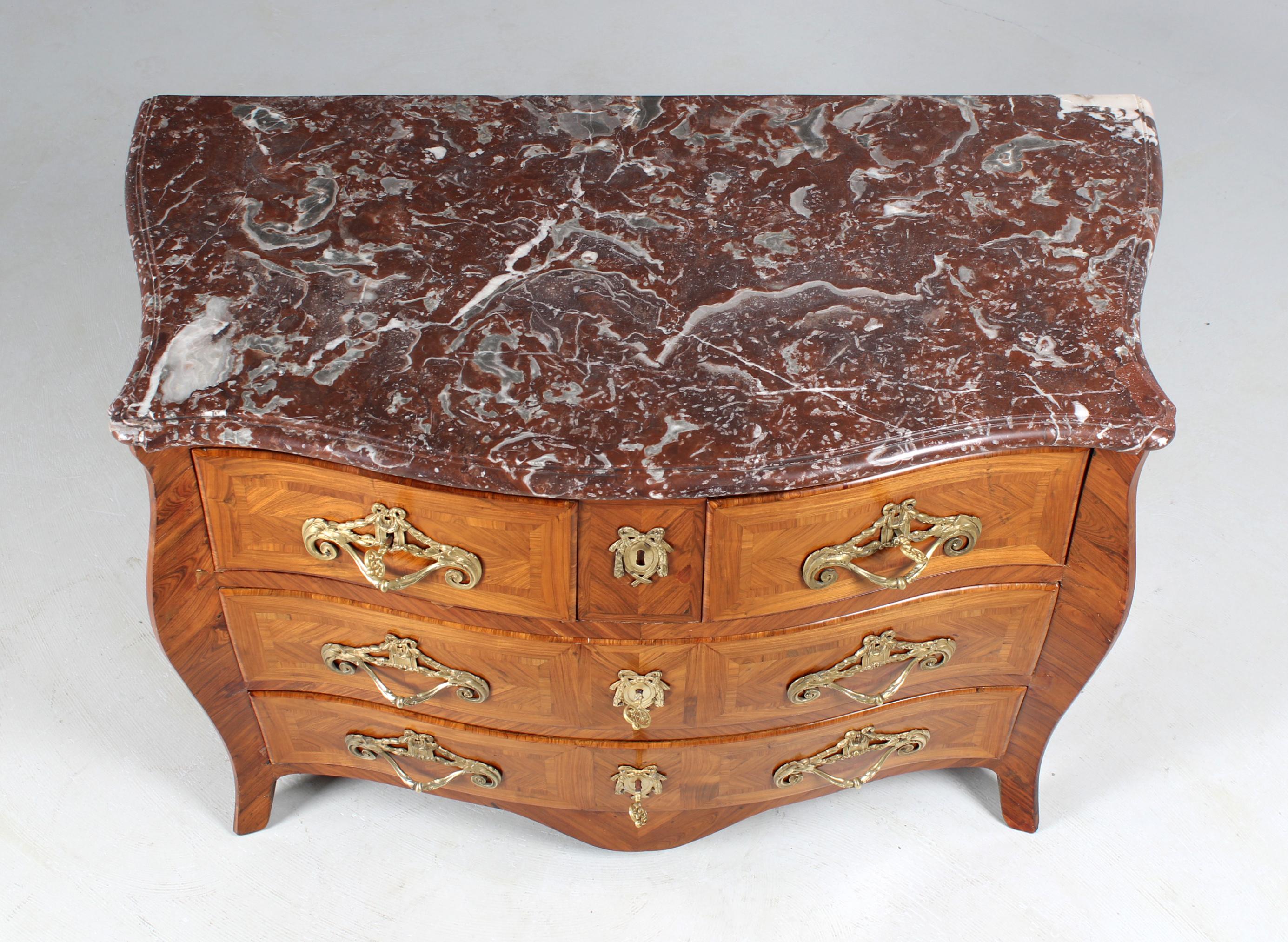 18th Century French Louis XV Commode, Chest of Drawers For Sale 4