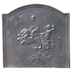 Plaque de cheminée Louis XV du 18ème siècle « Cupidon »
