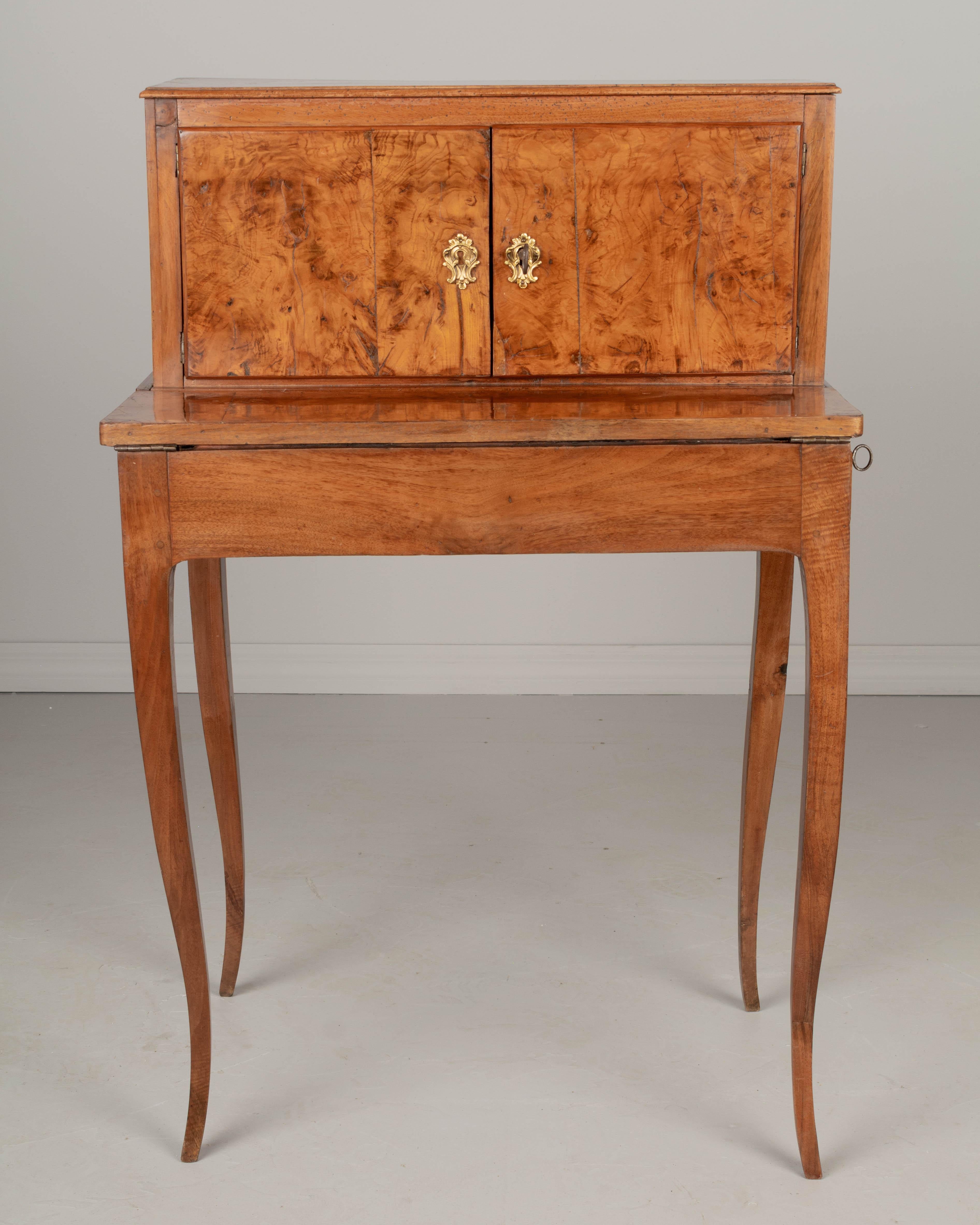 18th Century French Louis XV Desk or Writing Table For Sale 2