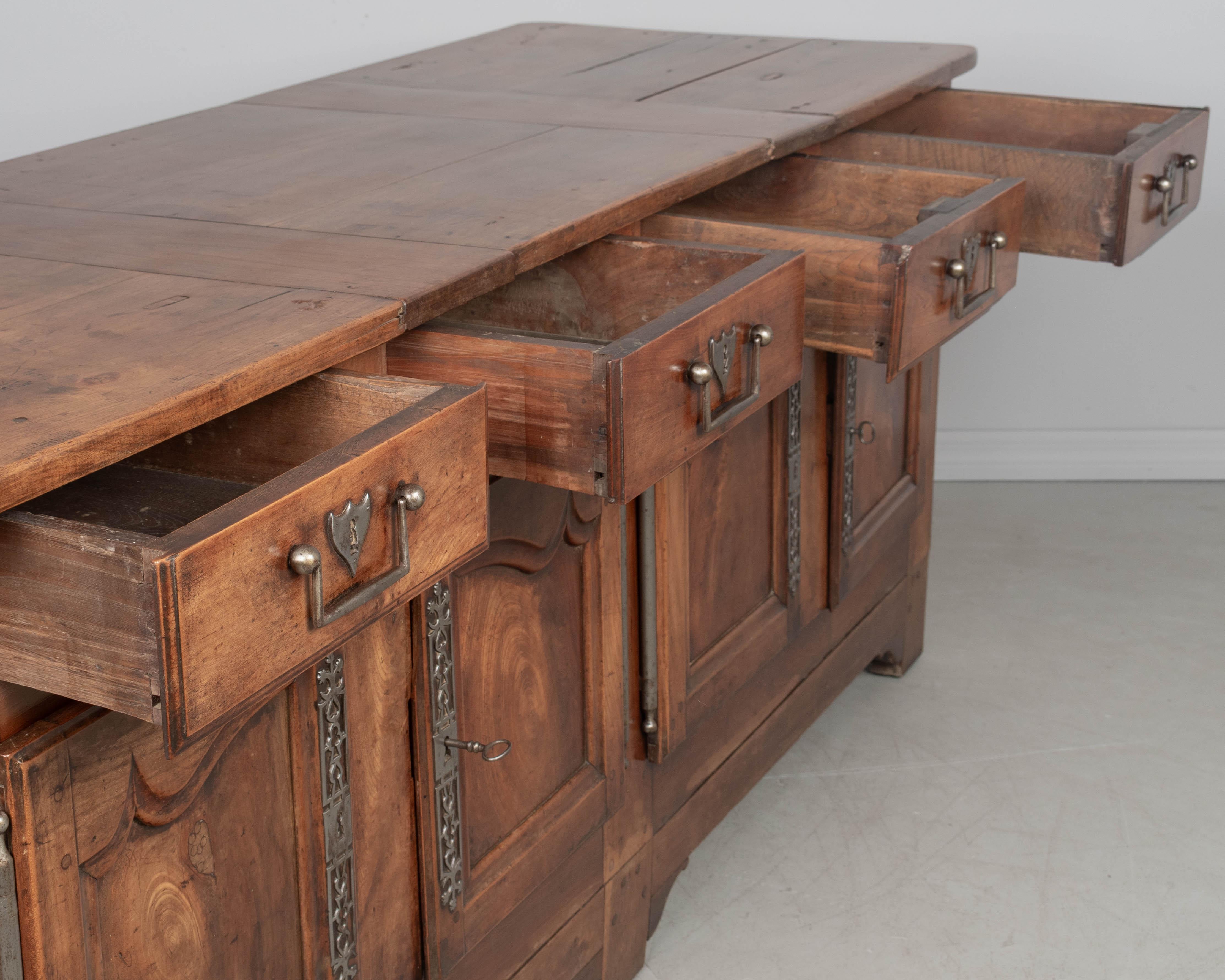 Enfilade o credenza francese Luigi XV del XVIII secolo in vendita 6