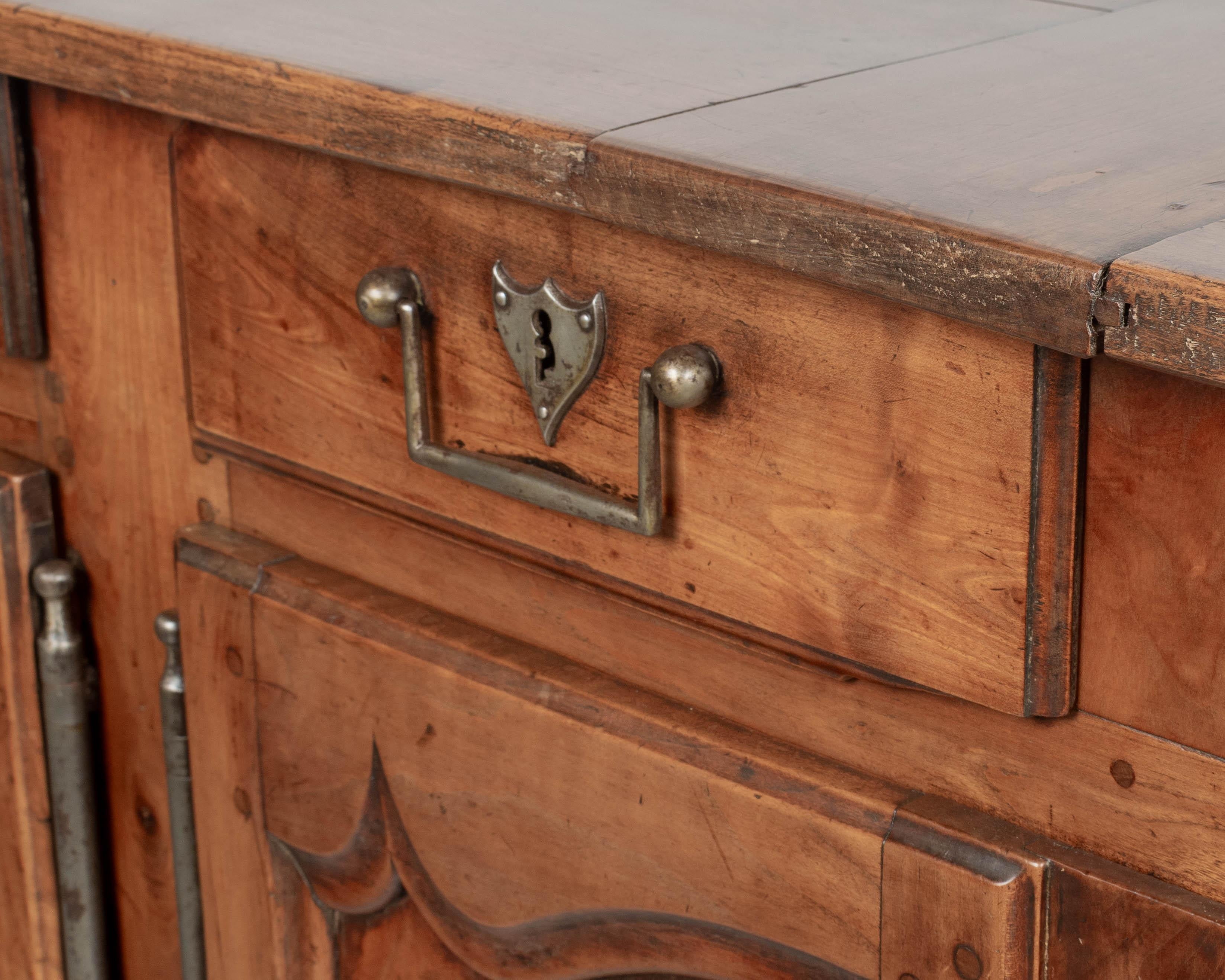 Enfilade o credenza francese Luigi XV del XVIII secolo in vendita 13