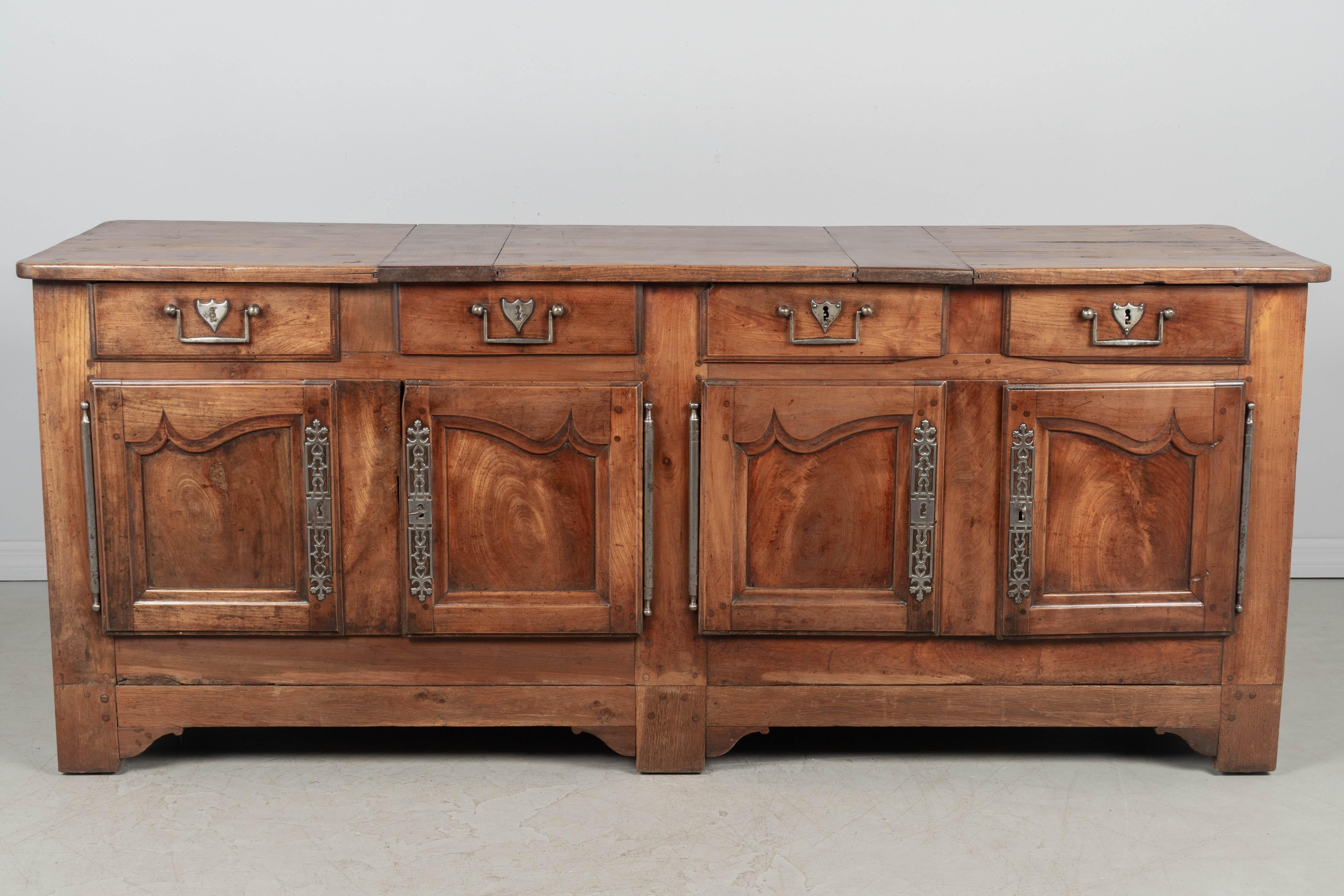 Enfilade o credenza francese Luigi XV del XVIII secolo In condizioni buone in vendita a Winter Park, FL
