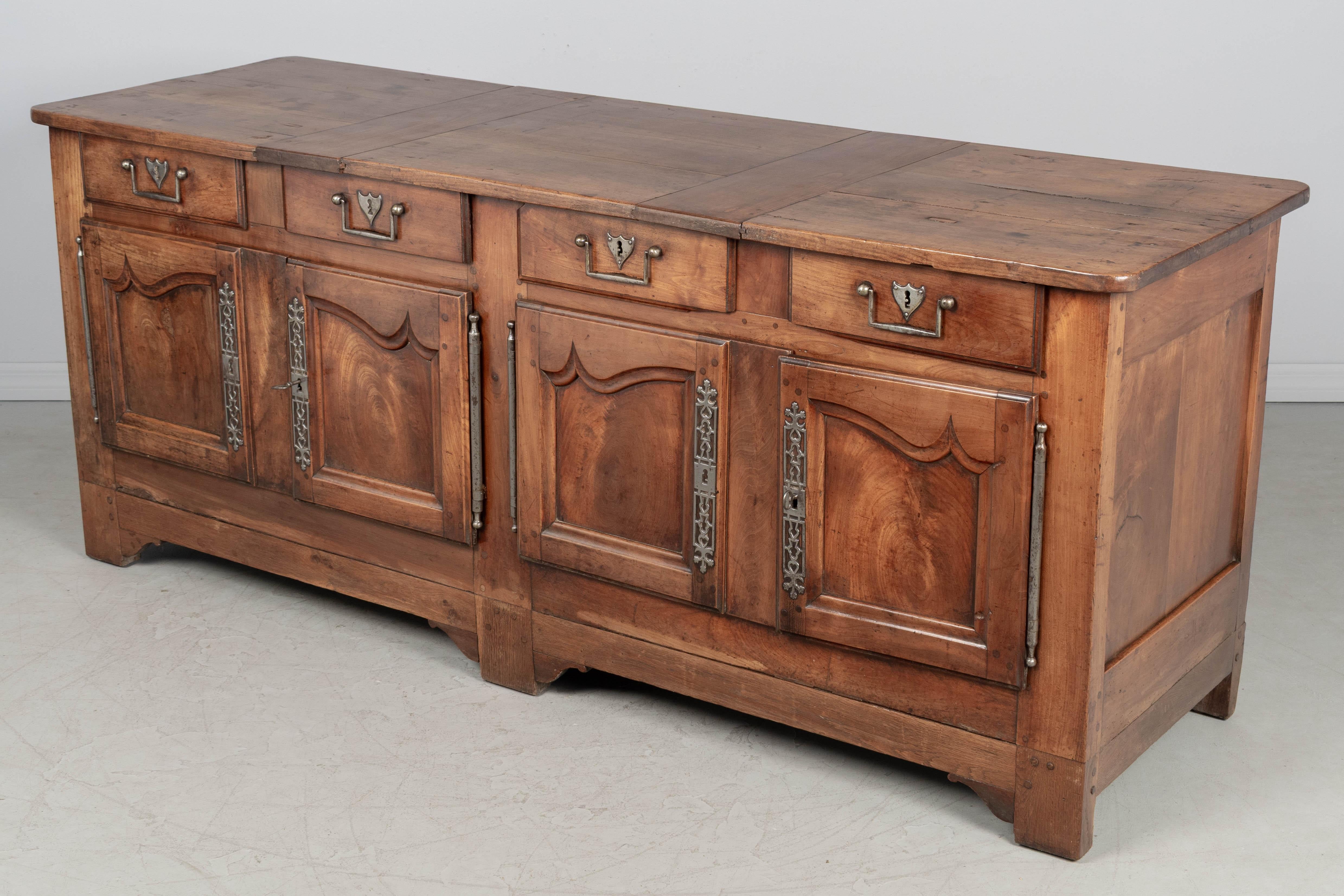 Enfilade o credenza francese Luigi XV del XVIII secolo in vendita 2