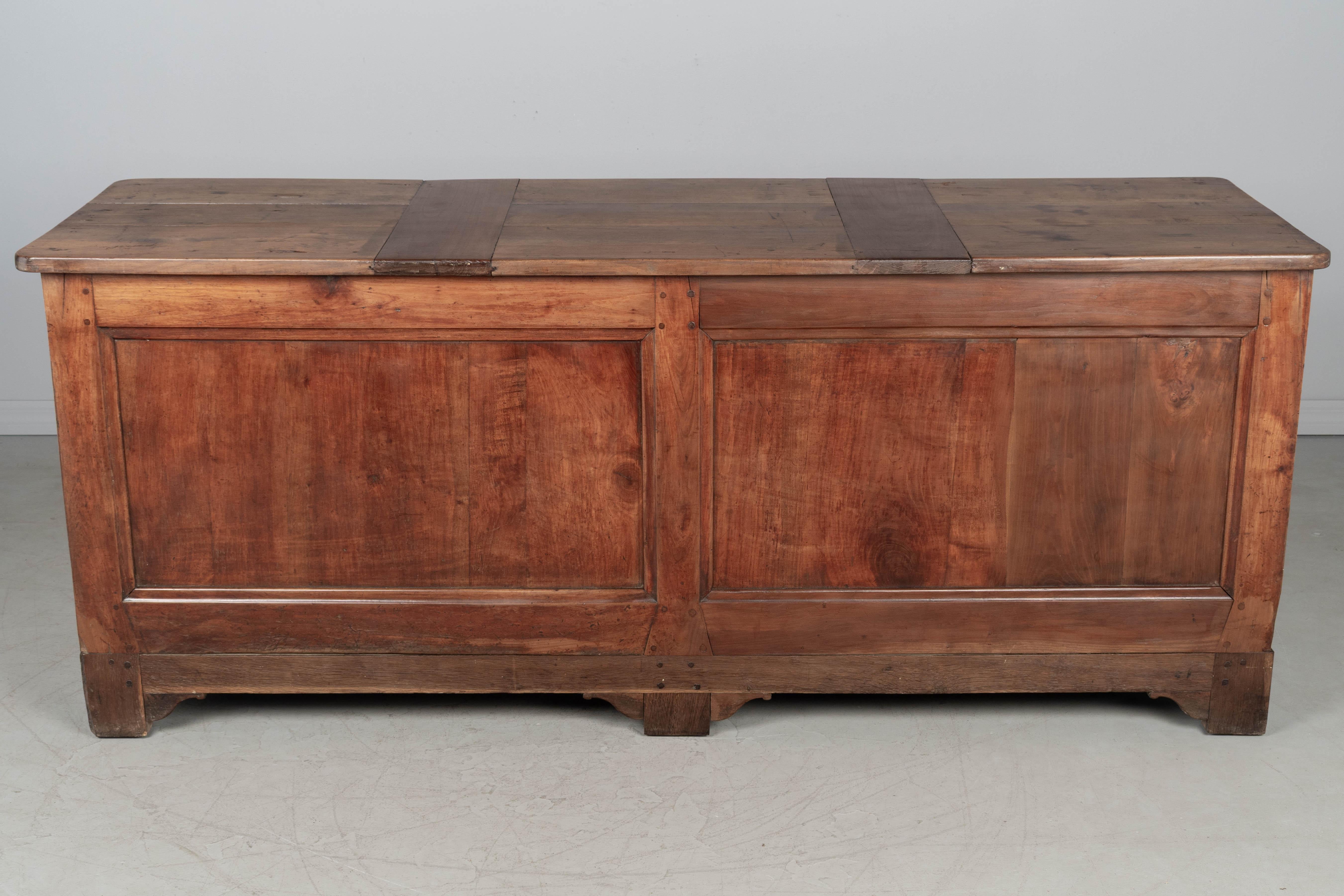 Enfilade o credenza francese Luigi XV del XVIII secolo in vendita 3