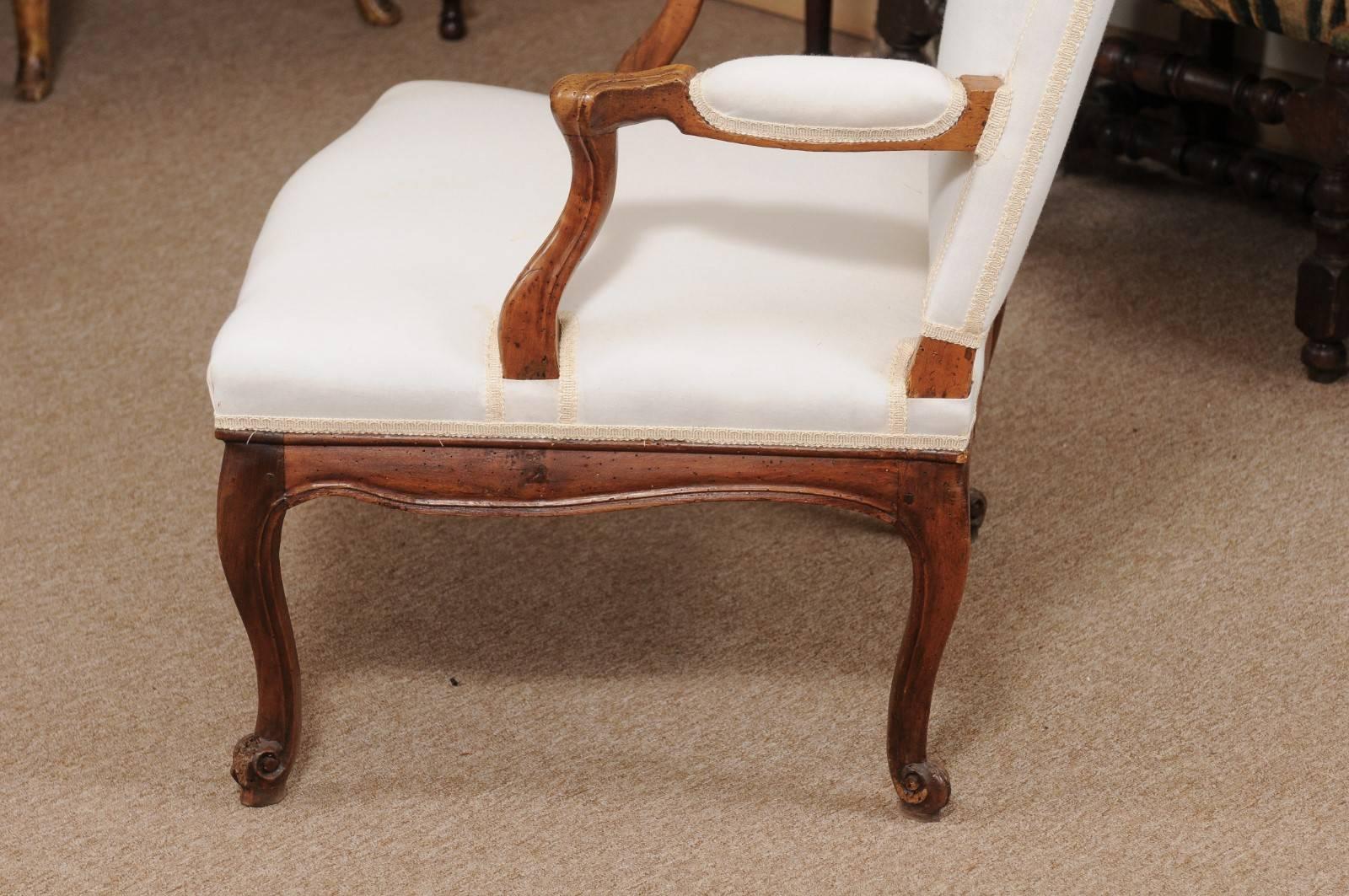 18th Century French Louis XV Fauteuil in Walnut 6