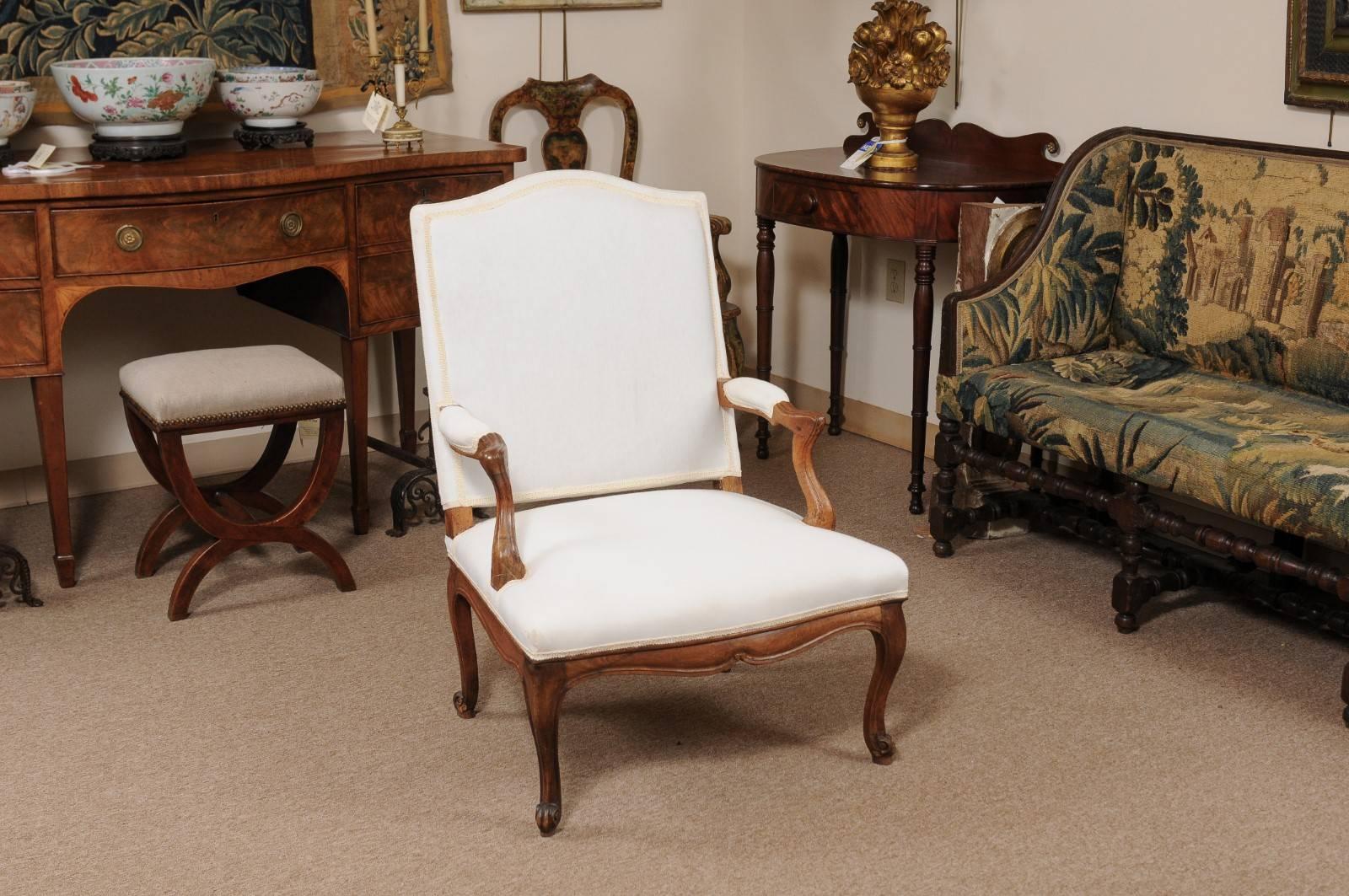 18th Century French Louis XV Fauteuil in Walnut In Good Condition In Atlanta, GA