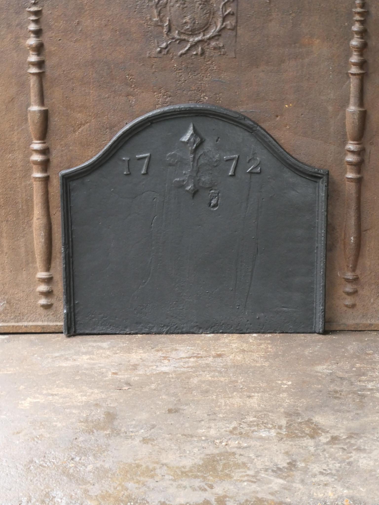18th Century French Louis XV Fireback with Fleur De Lys In Good Condition In Amerongen, NL