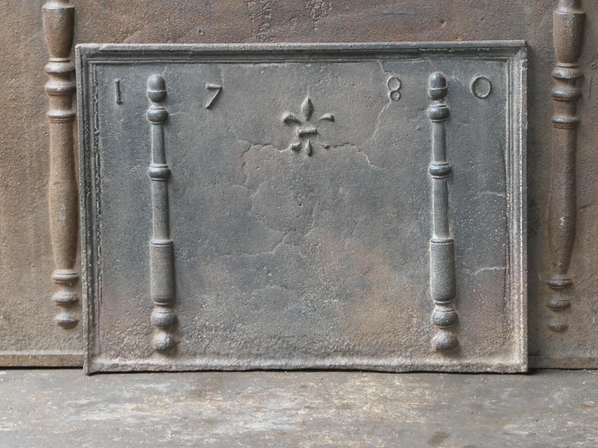 18th Century French Louis XV Fireback / Backsplash with Pillars and Fleur De Lys In Good Condition For Sale In Amerongen, NL