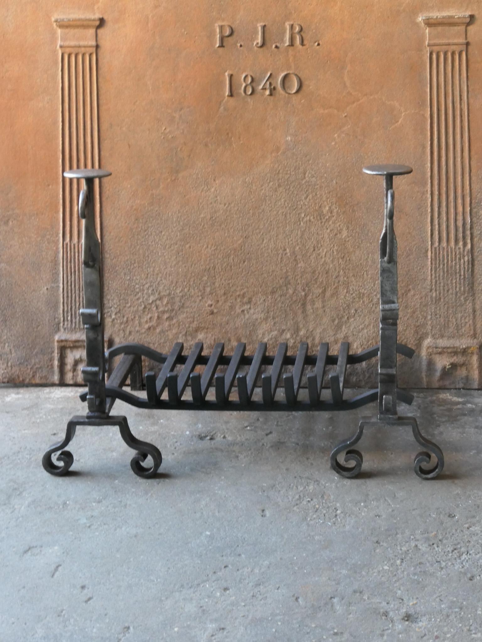 18th century French Louis XV fireplace grate, made of wrought iron. The basket is in a good condition and is fully functional. 

The width at the front is 70.5 cm (27.8 inches)