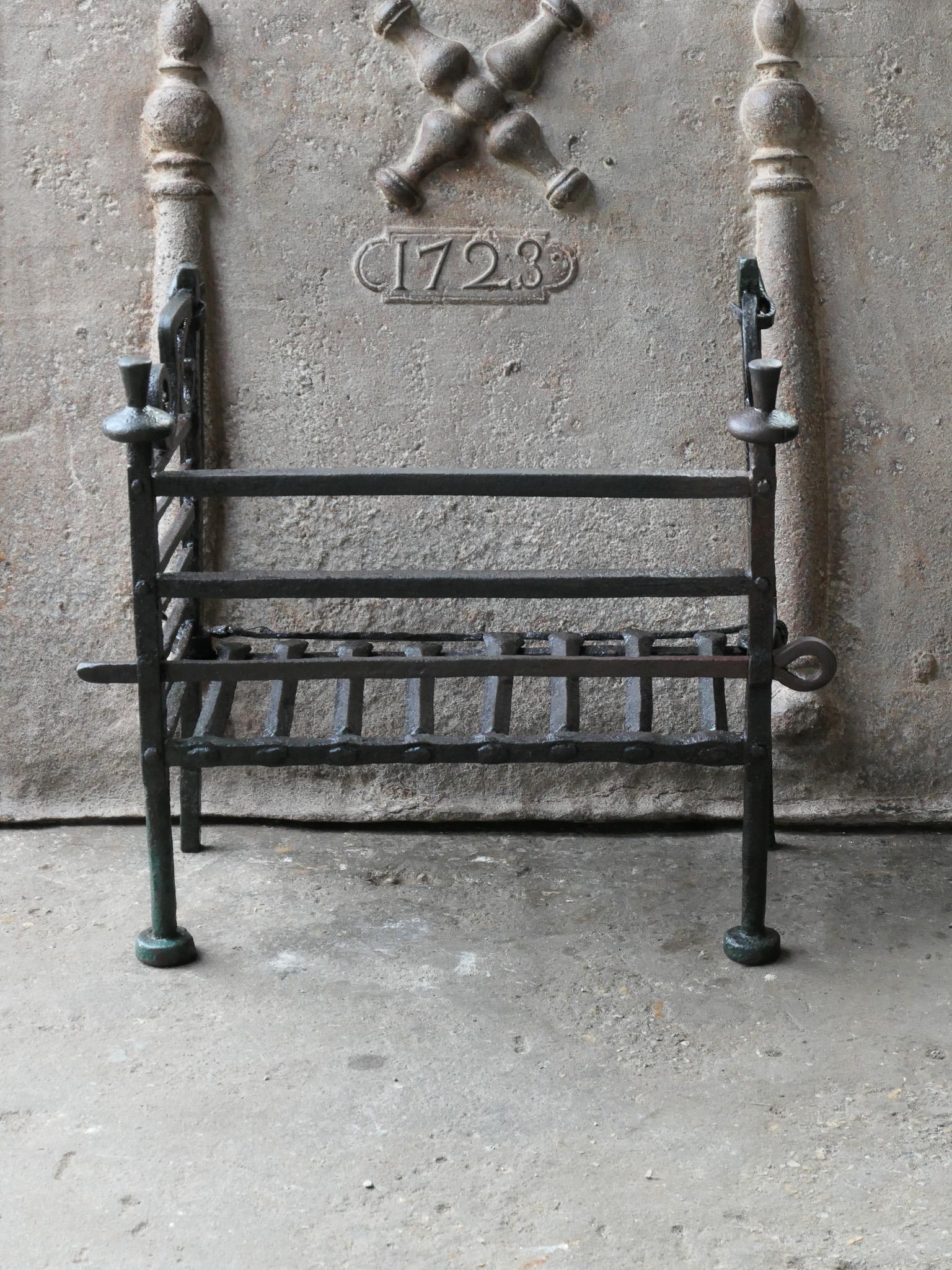 18th century French Louis XV fireplace grate, made of wrought iron. The basket is in a good condition and is fully functional. 

