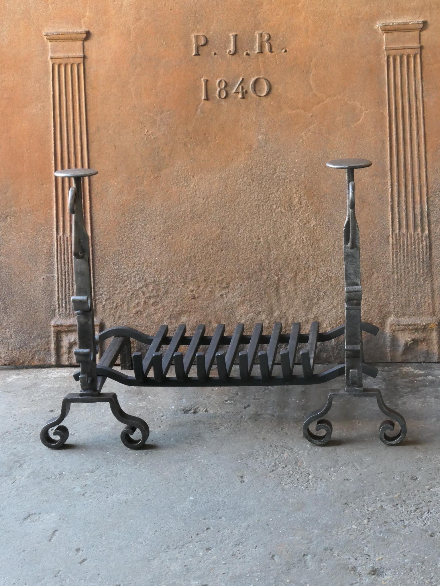 18th Century French Louis XV Fireplace Log Grate In Good Condition For Sale In Amerongen, NL