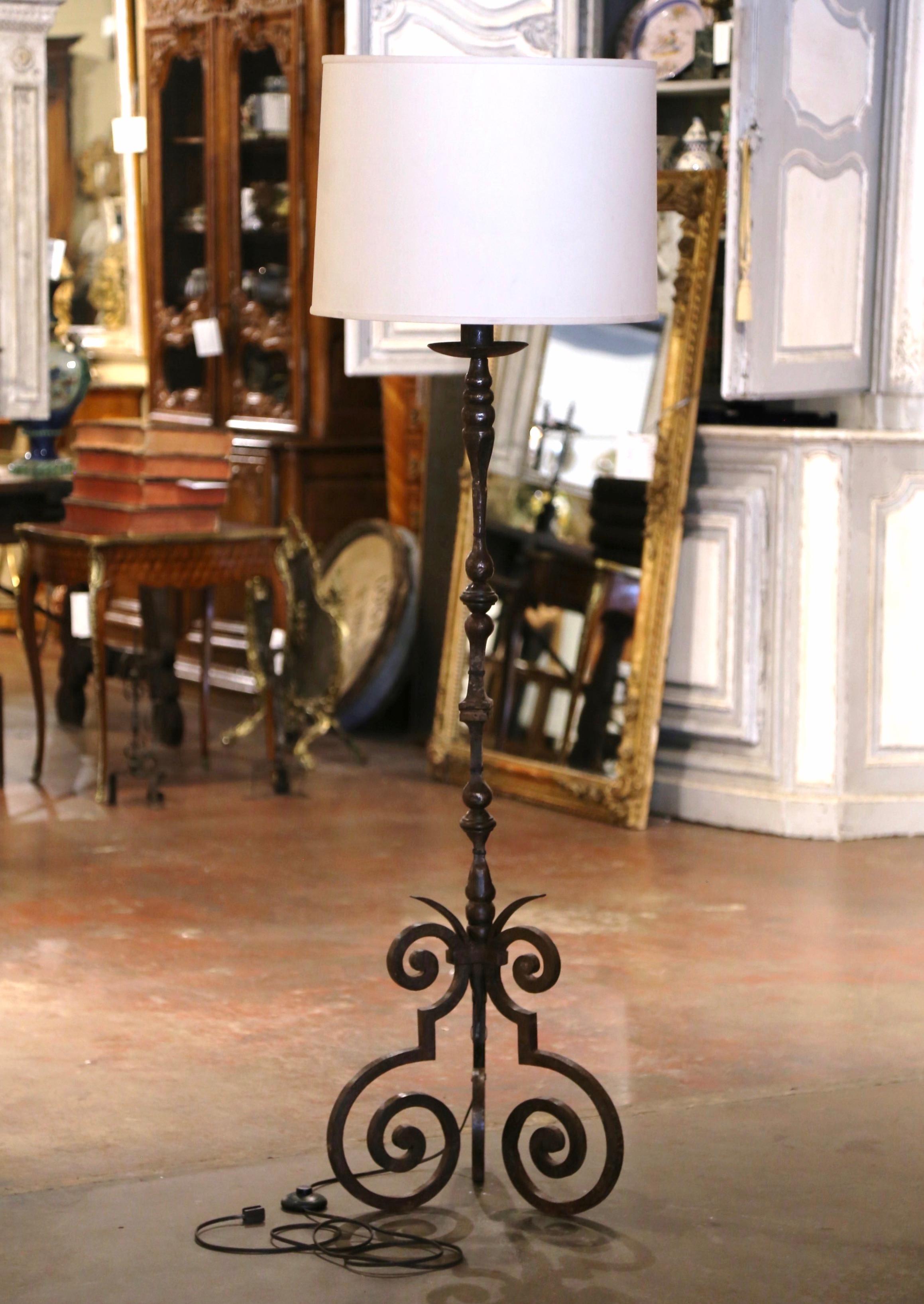 18th Century French Louis XV Forged Wrought Iron Floor Lamp 2