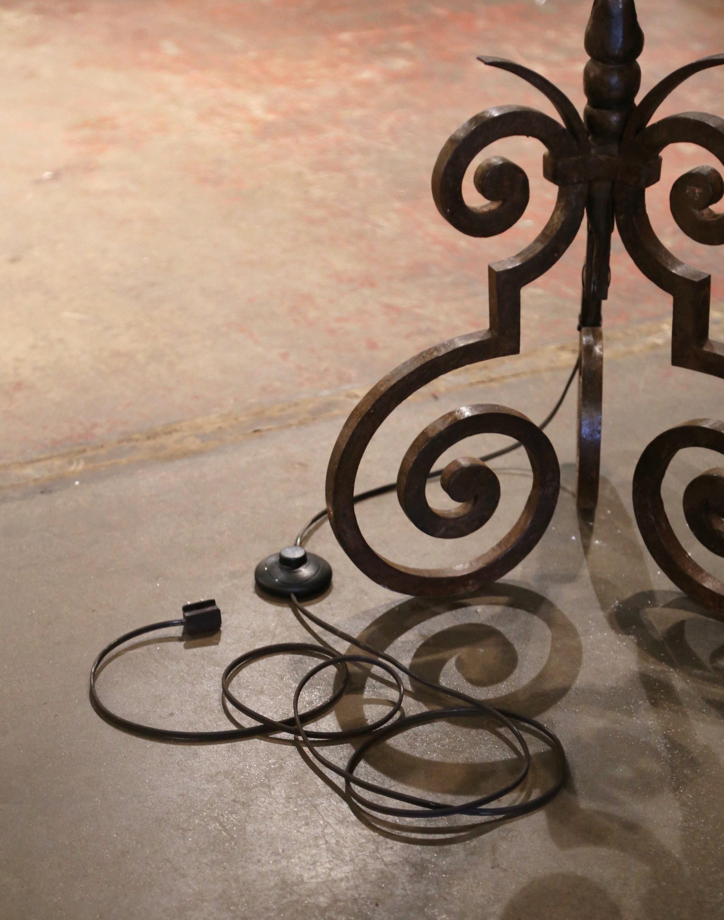 18th Century French Louis XV Forged Wrought Iron Floor Lamp 3