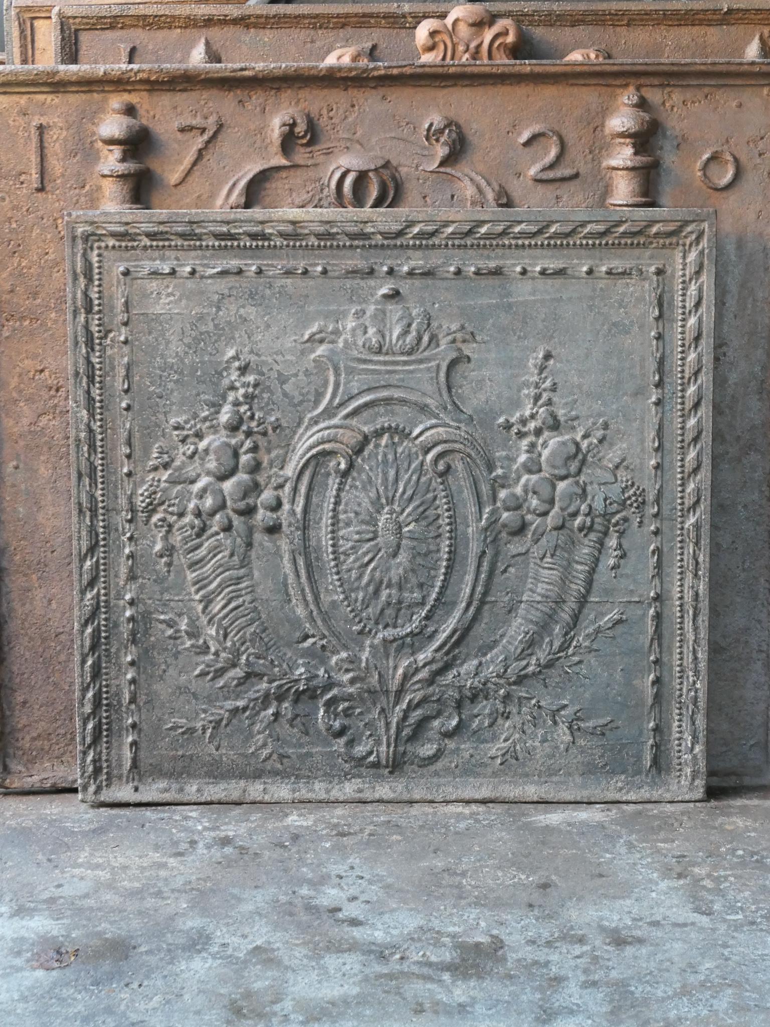 Beautiful 18th Century French Louis XV period 'Fruits of the Summer' fireplace fireback. With two horns of plenty, a sunflower and other greenery.

The fireback is made of cast iron and has a brown patina. Upon request it can be made black / pewter