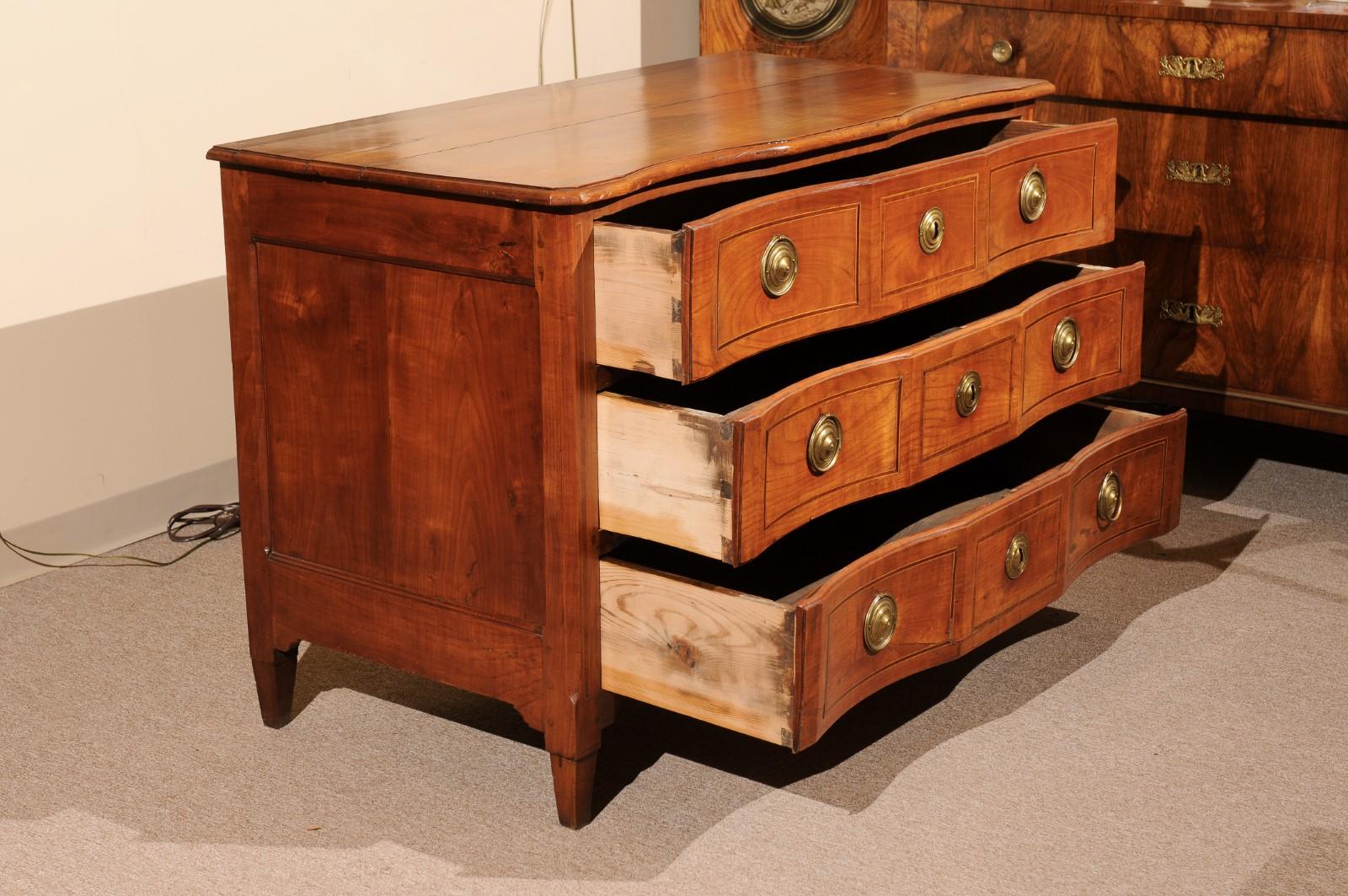 18th Century French Louis XV Fruitwood Commode with 3 Drawers & Serpentine Front For Sale 7