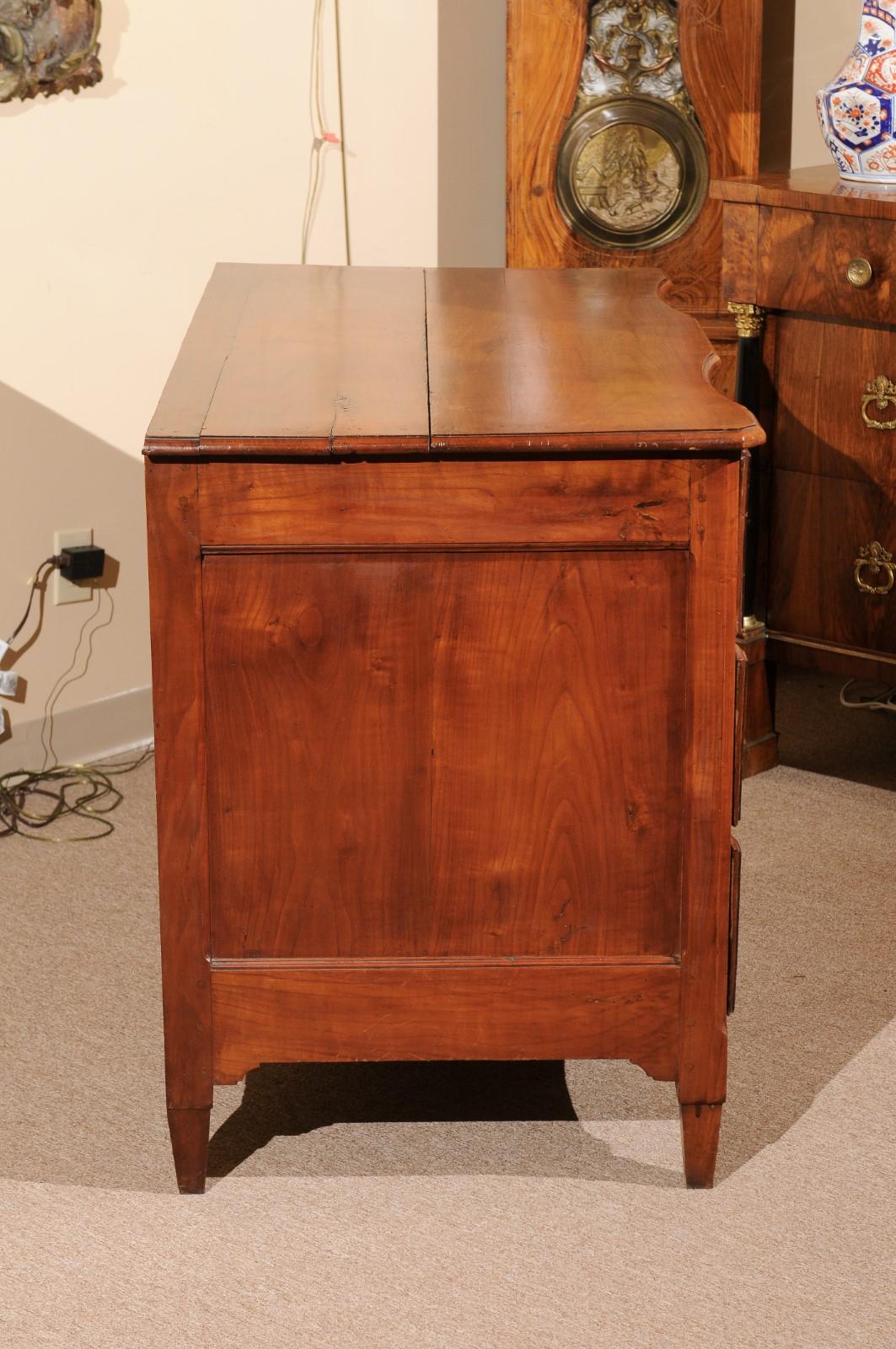 18th Century French Louis XV Fruitwood Commode with 3 Drawers & Serpentine Front For Sale 10