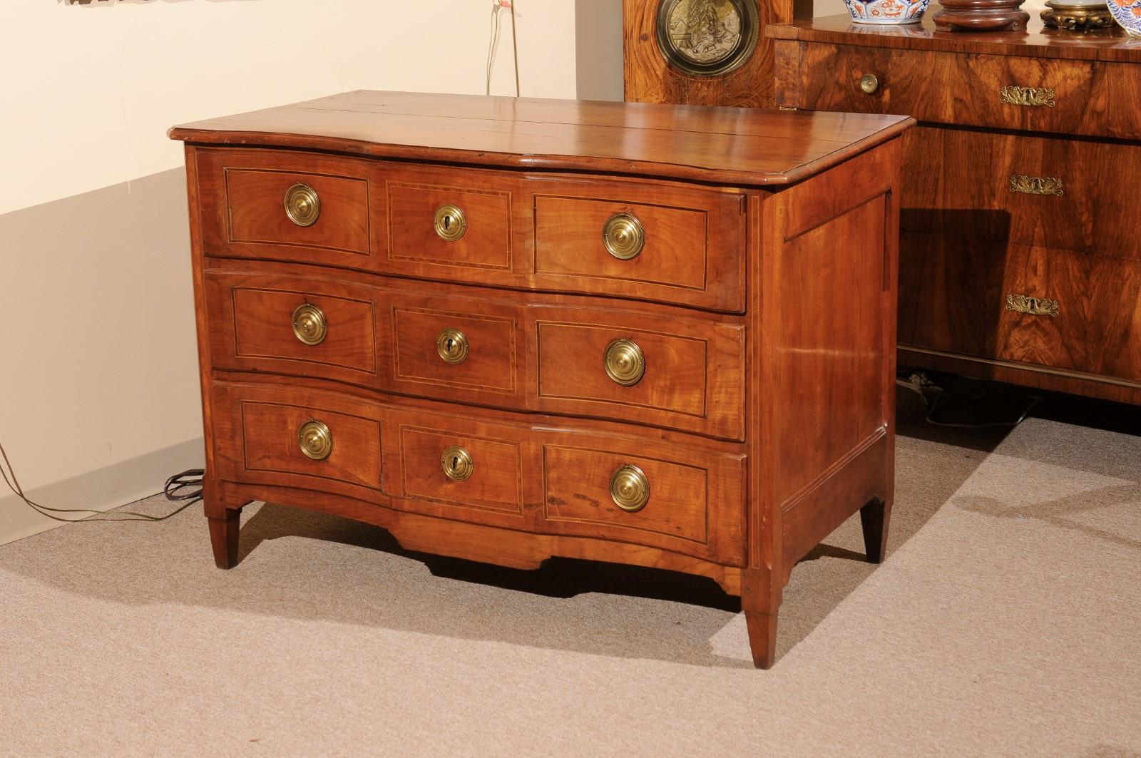 18th Century French Louis XV Fruitwood Commode with 3 Drawers & Serpentine Front For Sale 3