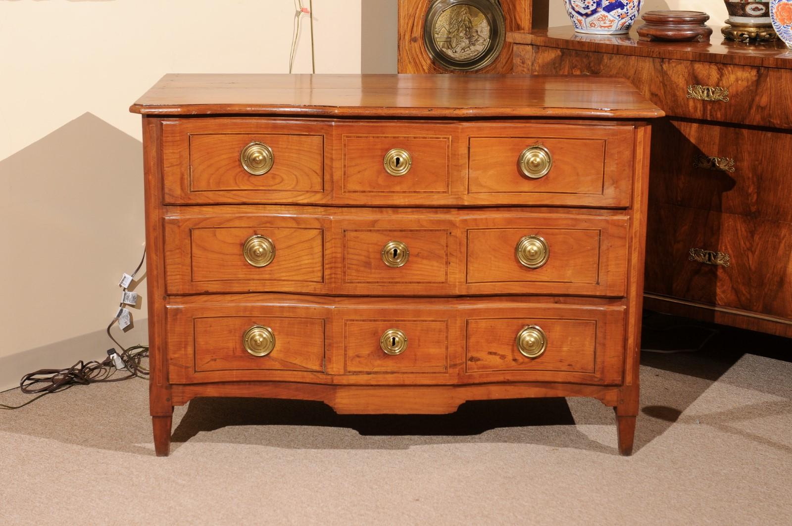 18th Century French Louis XV Fruitwood Commode with 3 Drawers & Serpentine Front For Sale 4