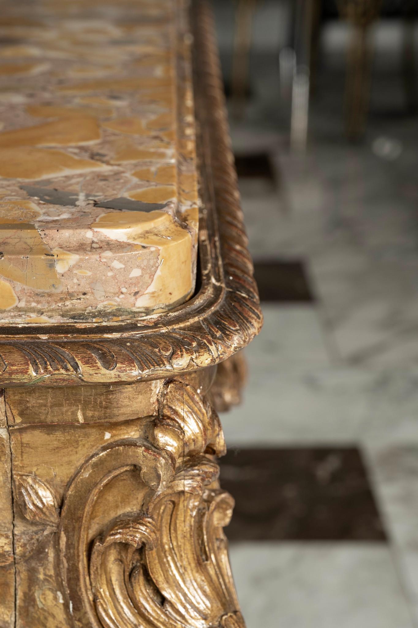 18th Century French Louis XV Giltwood Marble Top Table For Sale 4