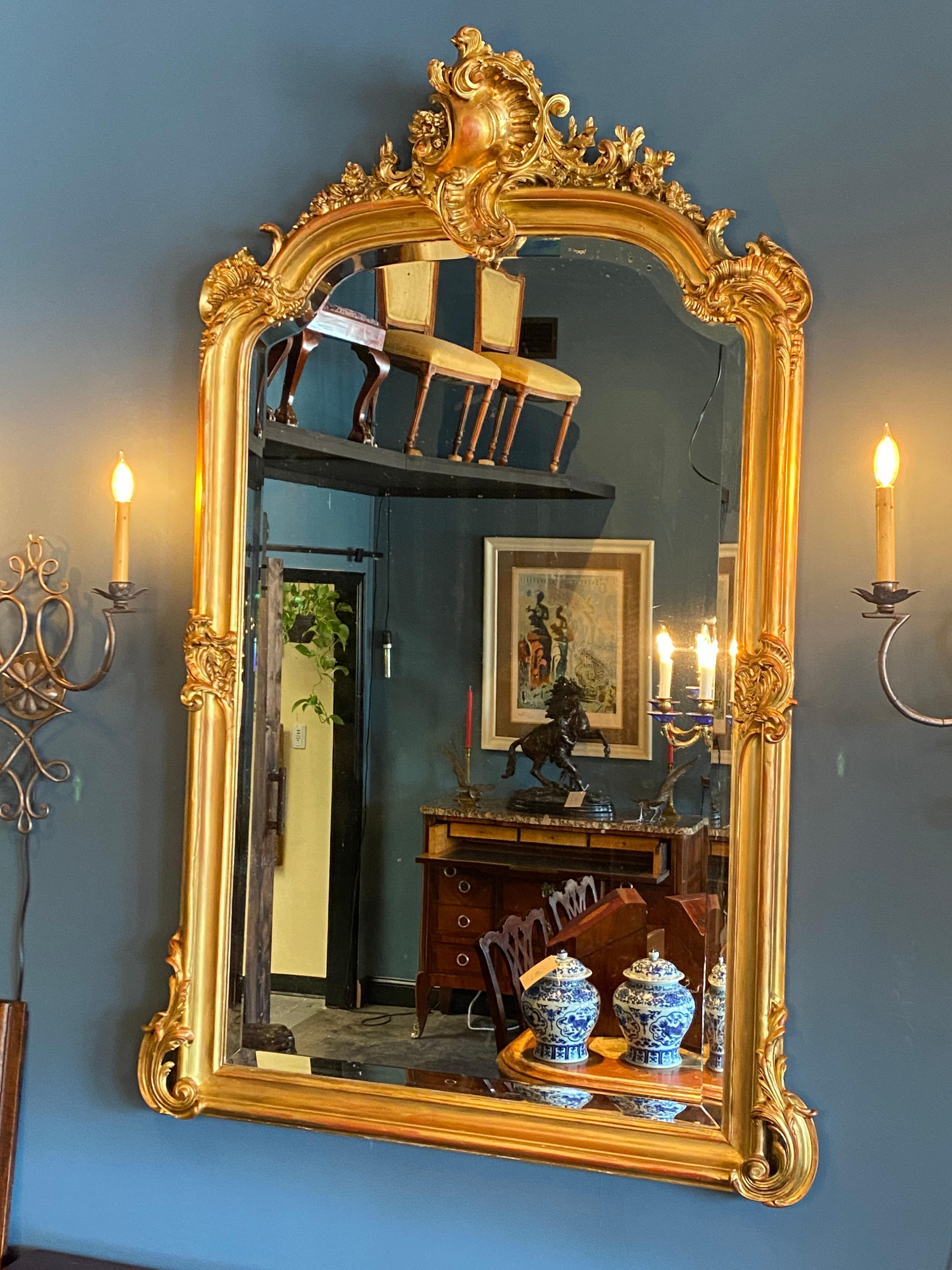 18th Century French Louis XV Giltwood Mirror In Good Condition In Nashville, TN