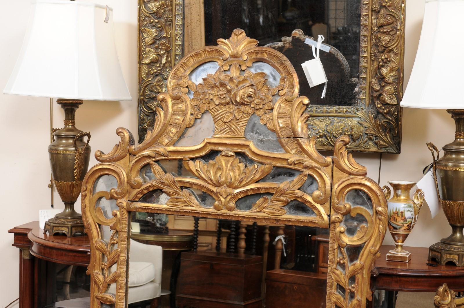 18th Century French Louis XV Giltwood Mirror with Floral Basket Crest In Good Condition For Sale In Atlanta, GA