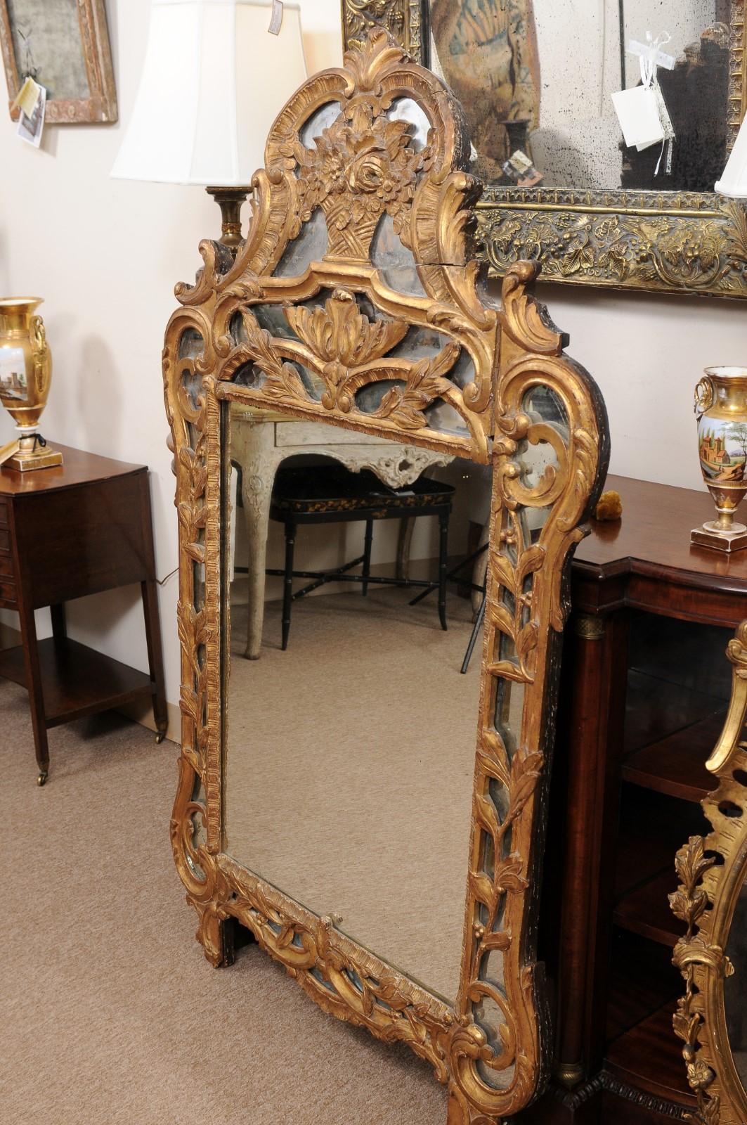 18th Century French Louis XV Giltwood Mirror with Floral Basket Crest For Sale 2