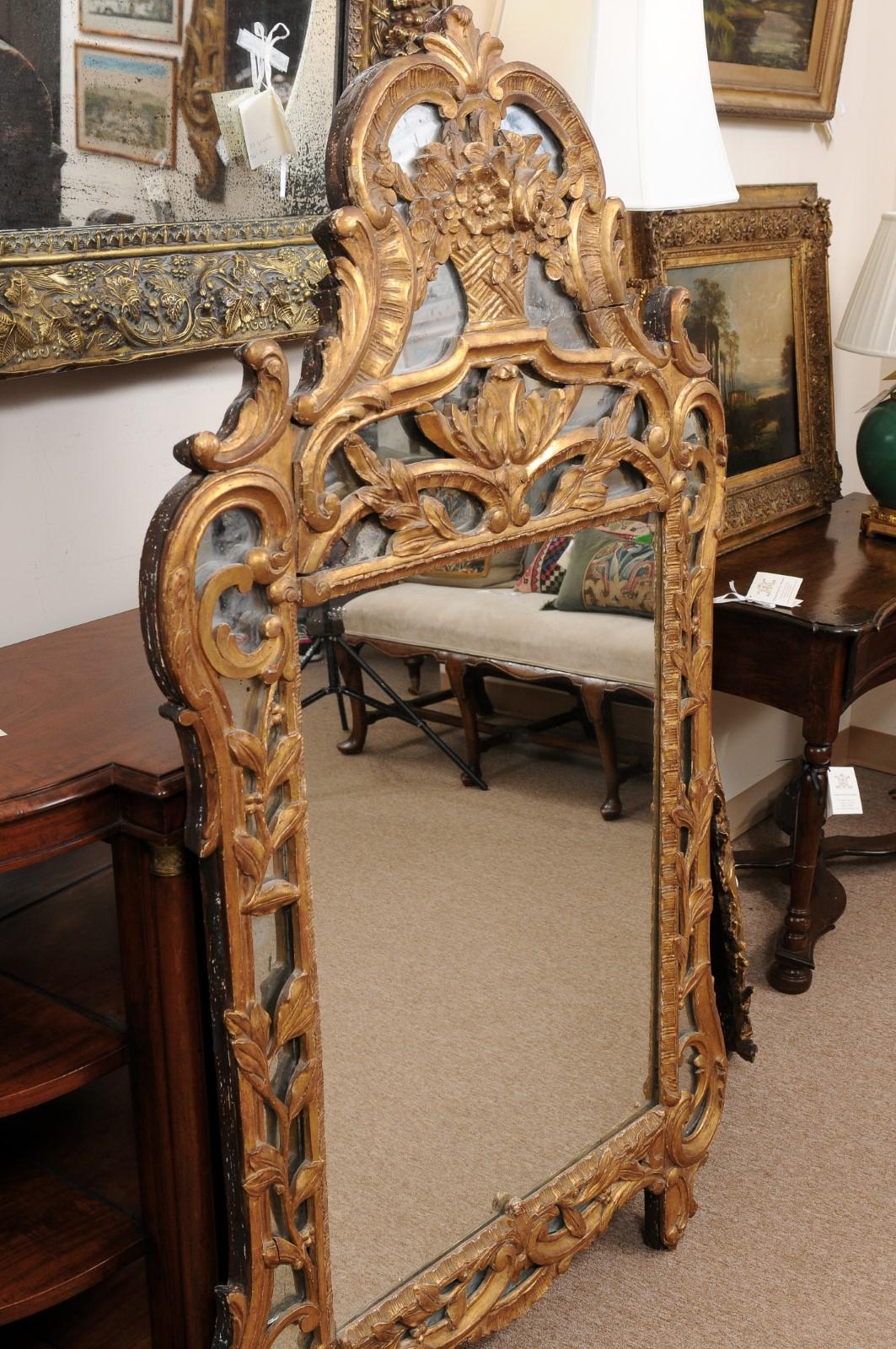 18th Century French Louis XV Giltwood Mirror with Floral Basket Crest For Sale 3