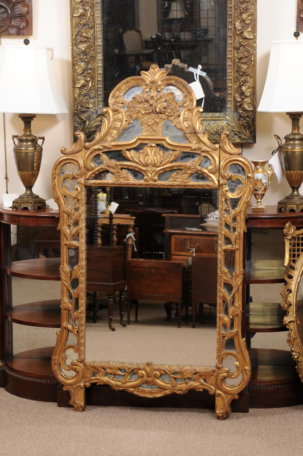 18th Century French Louis XV Giltwood Mirror with Floral Basket Crest For Sale 5