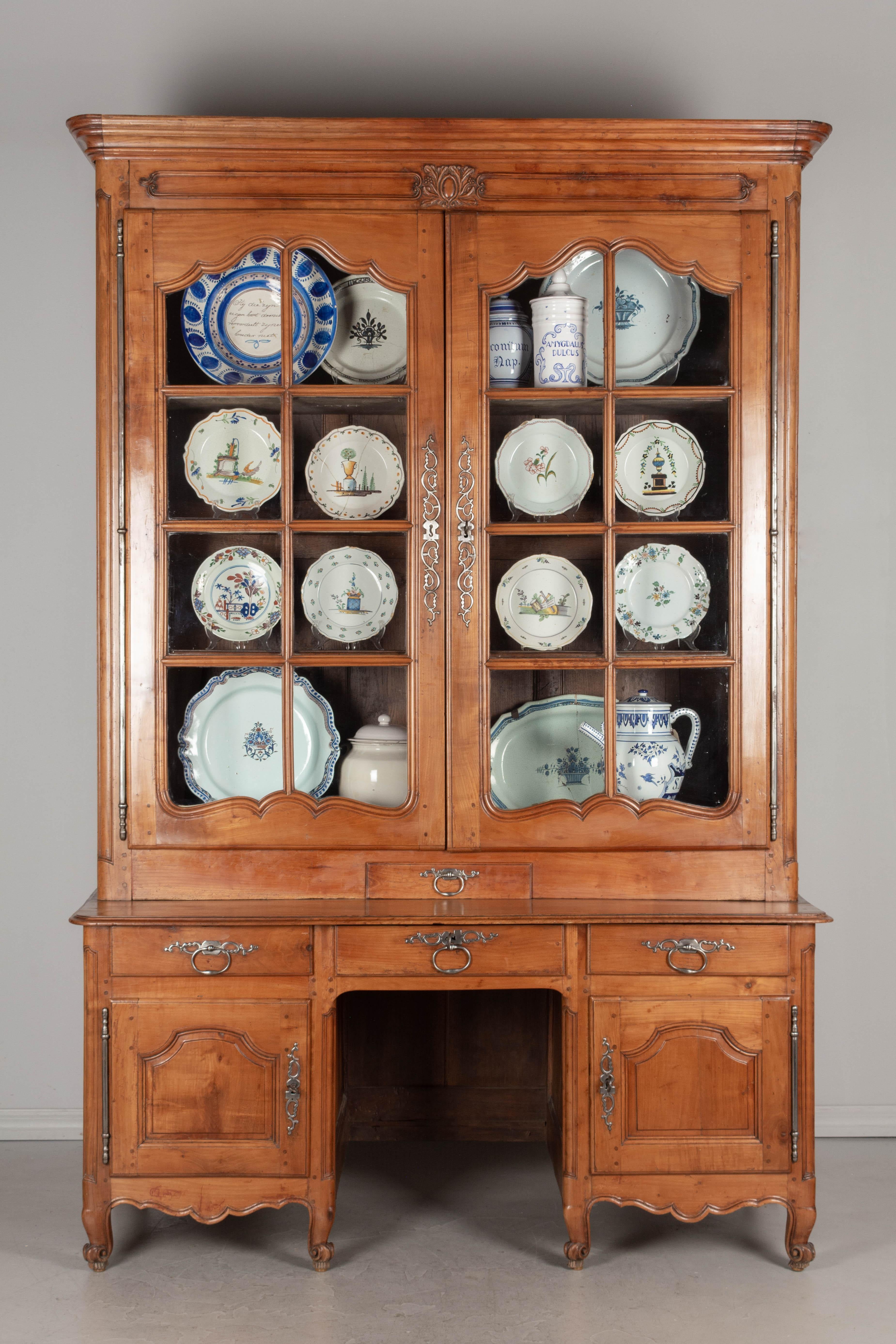 Hand-Carved 18th Century French Louis XV Grand Scale Bibliothèque or Display Cabinet For Sale