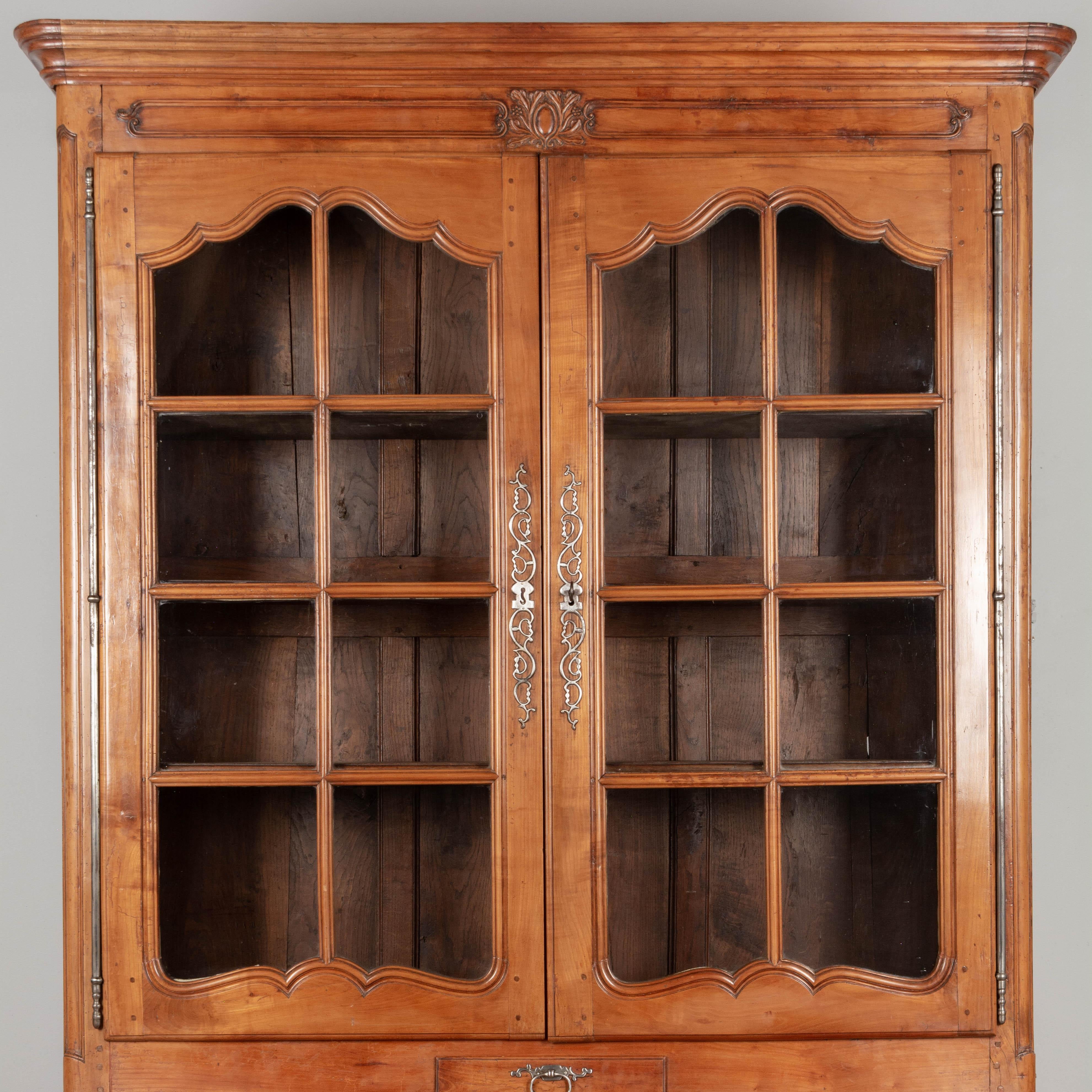 18th Century French Louis XV Grand Scale Bibliothèque or Display Cabinet In Good Condition For Sale In Winter Park, FL