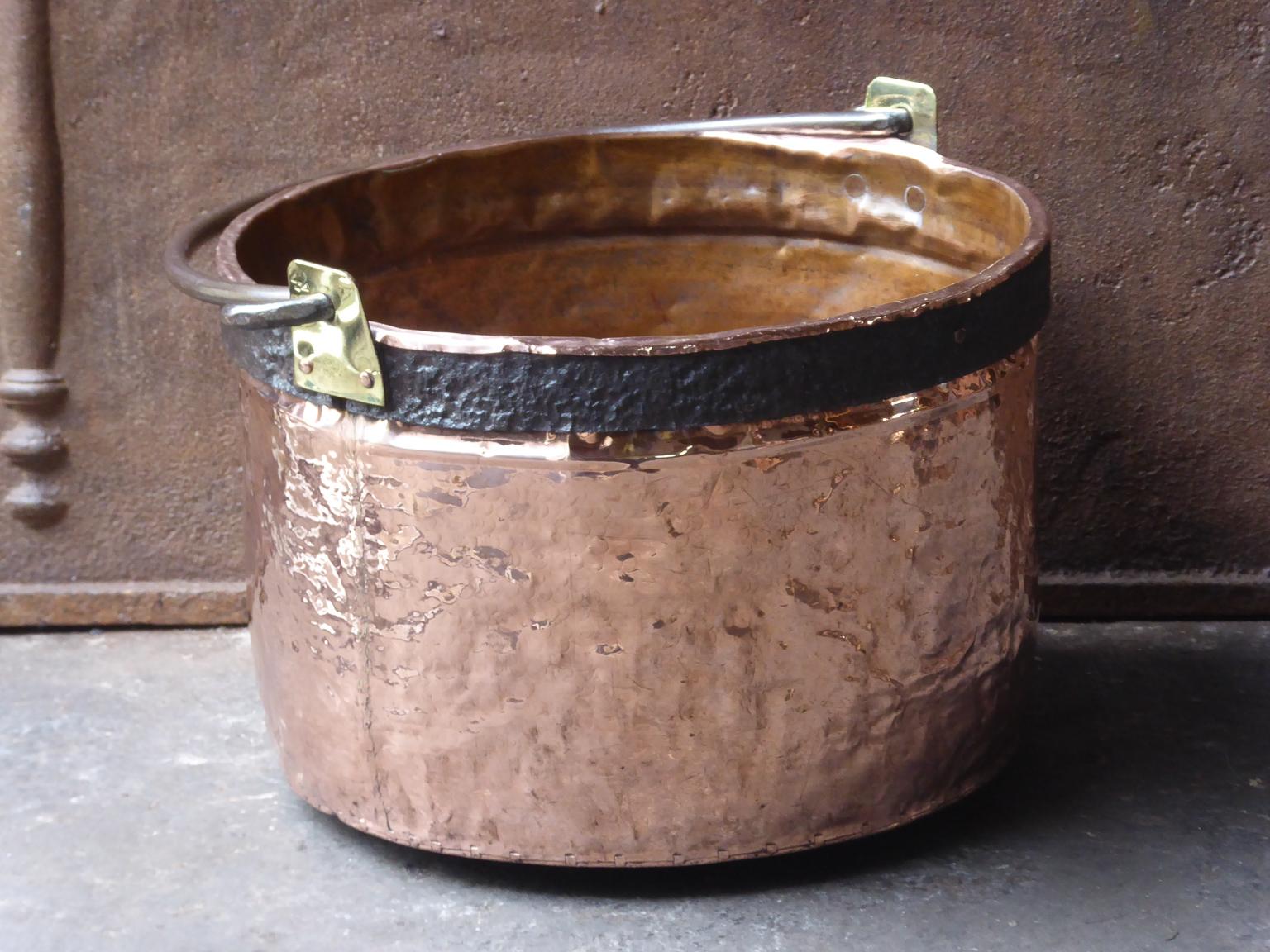 18th century French Louis XV firewood basket holder. The log holder is made of polished copper with a wrought iron handle. The log holder is in a good condition and is fully functional.