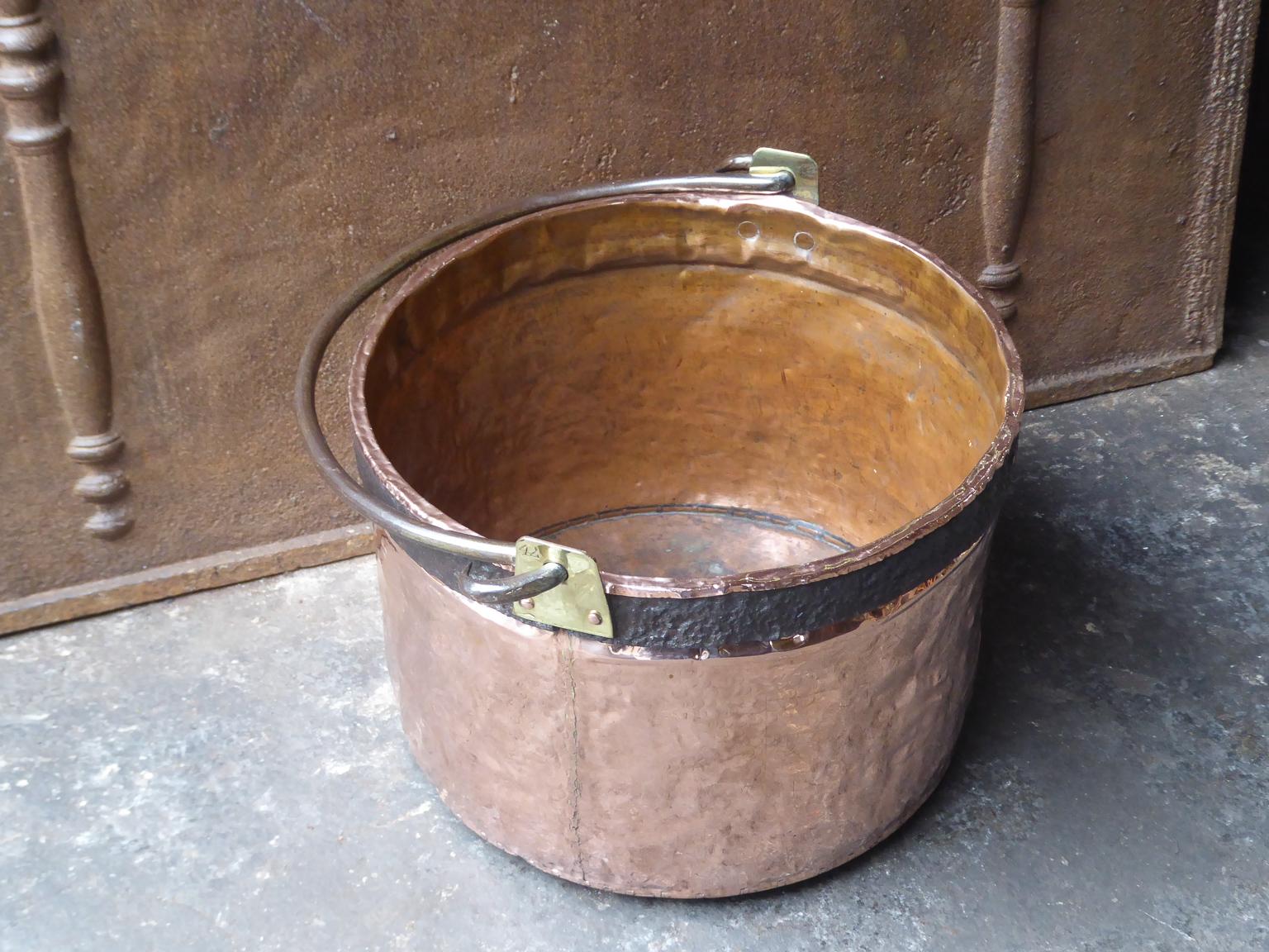 18th Century French Louis XV Log Holder or Log Basket In Good Condition In Amerongen, NL