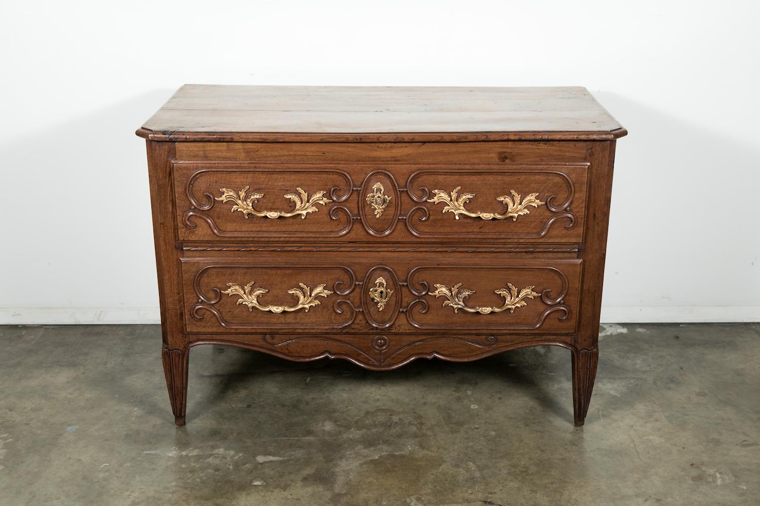 Mid-18th Century 18th Century French Louis XV-Louis XVI Transition Period Walnut Commode