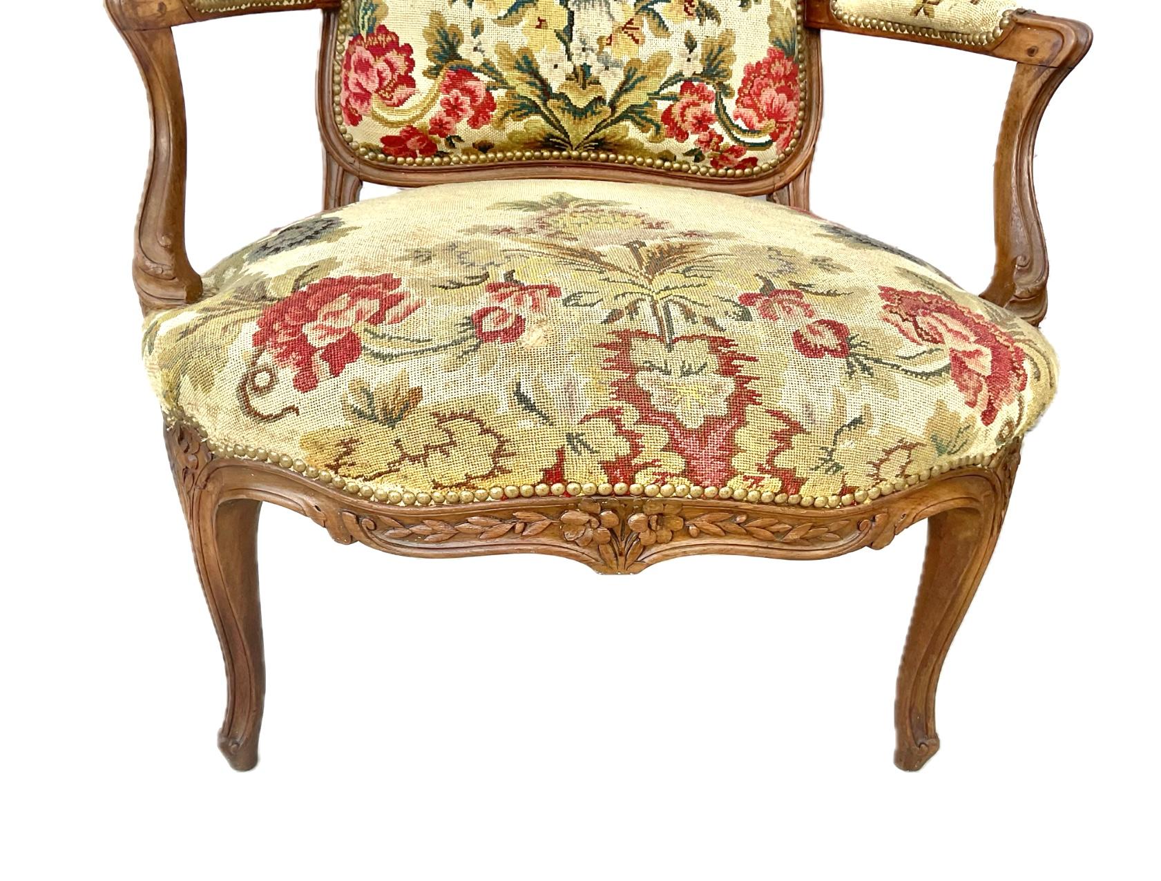 Sillones Fauteuil de Aguja Franceses Luis XV del Siglo XVIII - Una Pareja en venta 4