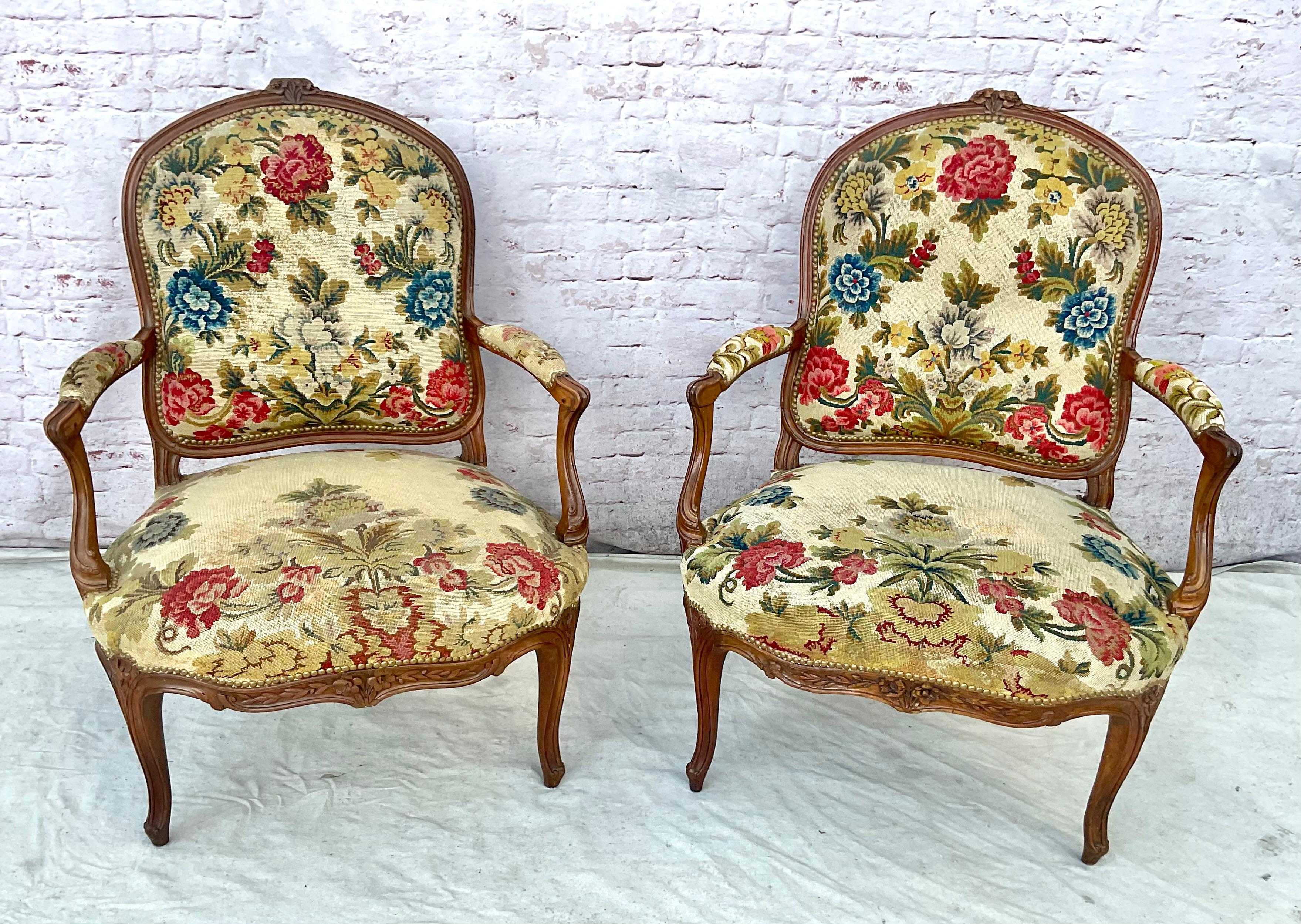 Fauteuils Fauteuil à aiguilles Louis XV du XVIIIe siècle - une paire en vente 7